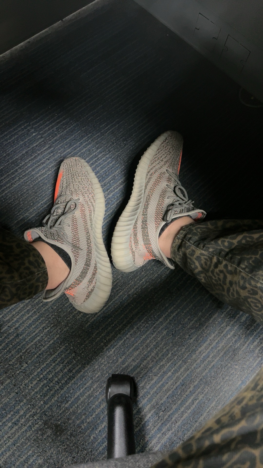 yeezy 350 灰橙满天星🌟