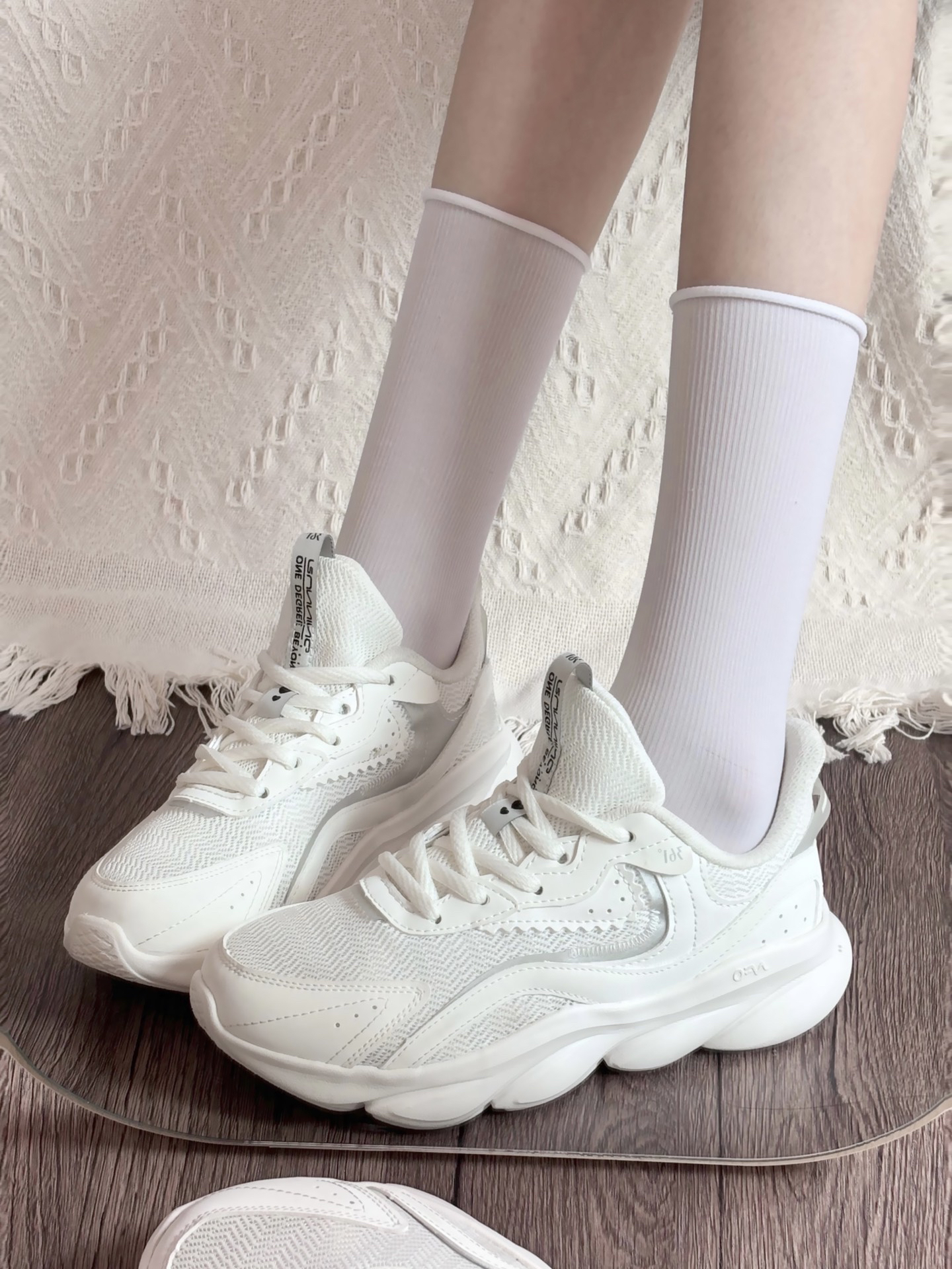 奶白配色的运动跑鞋我真的第一眼就爱上
鞋子配色清爽 hin夏天
春夏脚