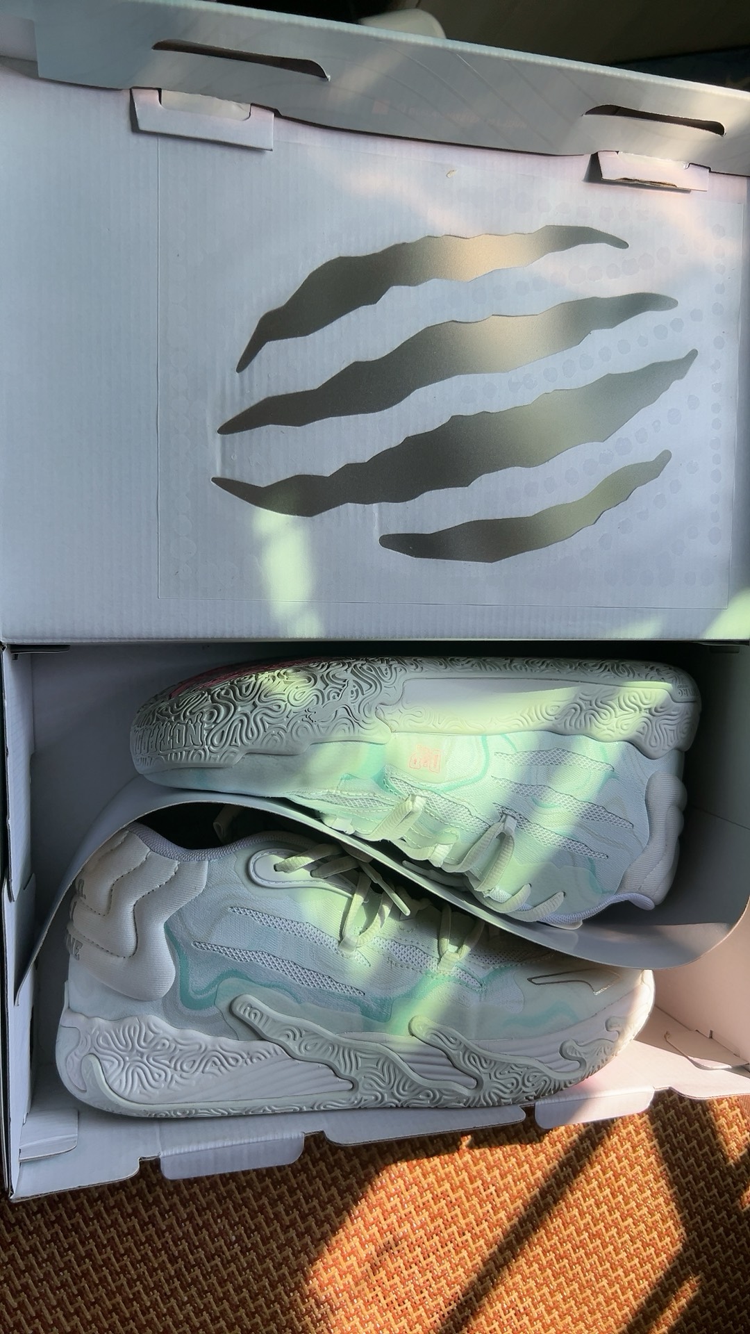custom review-PUMA LaMelo Ball MB.03 Iridescent