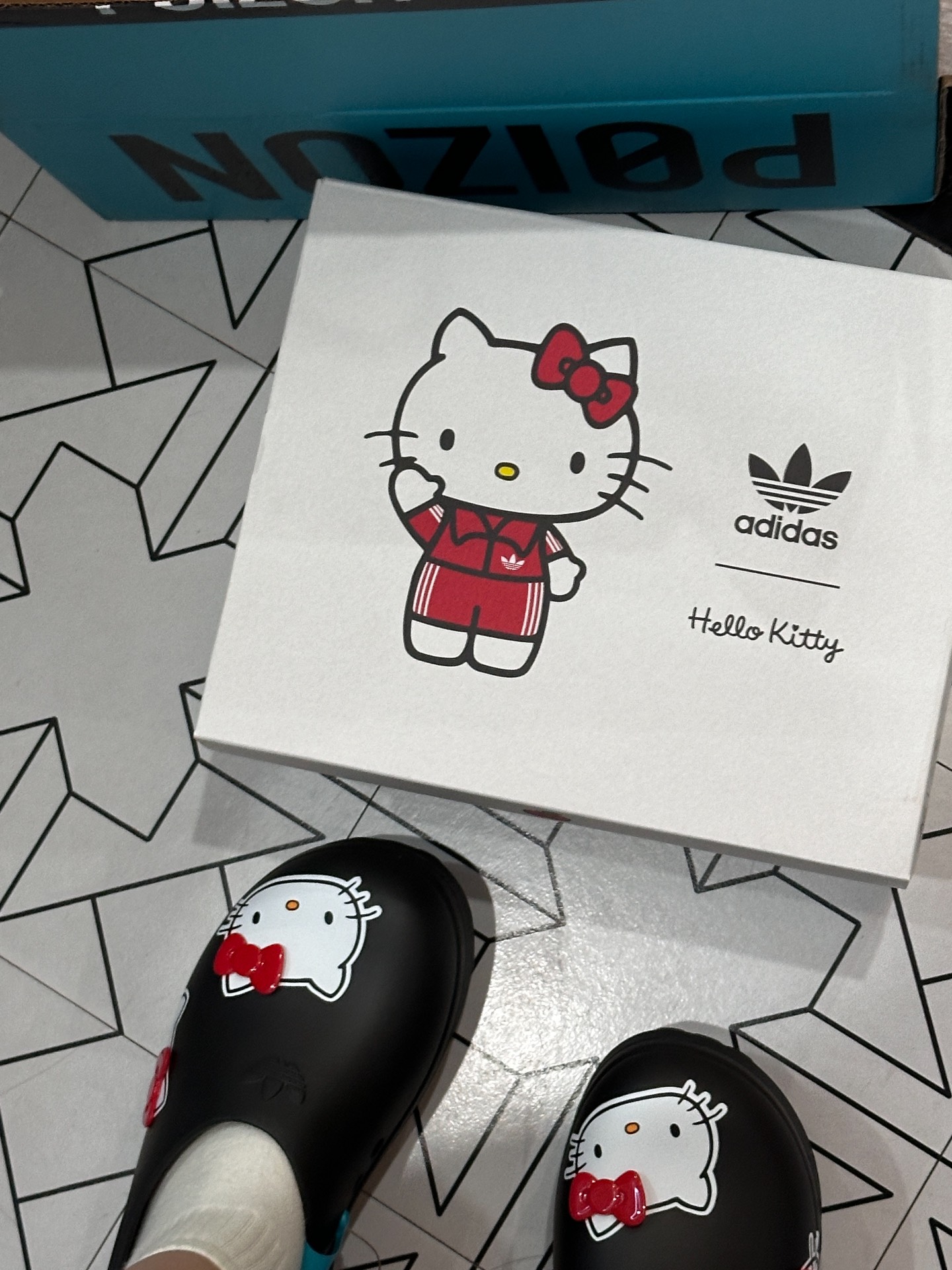 custom review-Hello Kitty x Adidas Originals AdiFOM Stan Smith Mule Slip-Resistant Домашние тапочки Женские Черный Красный Белый