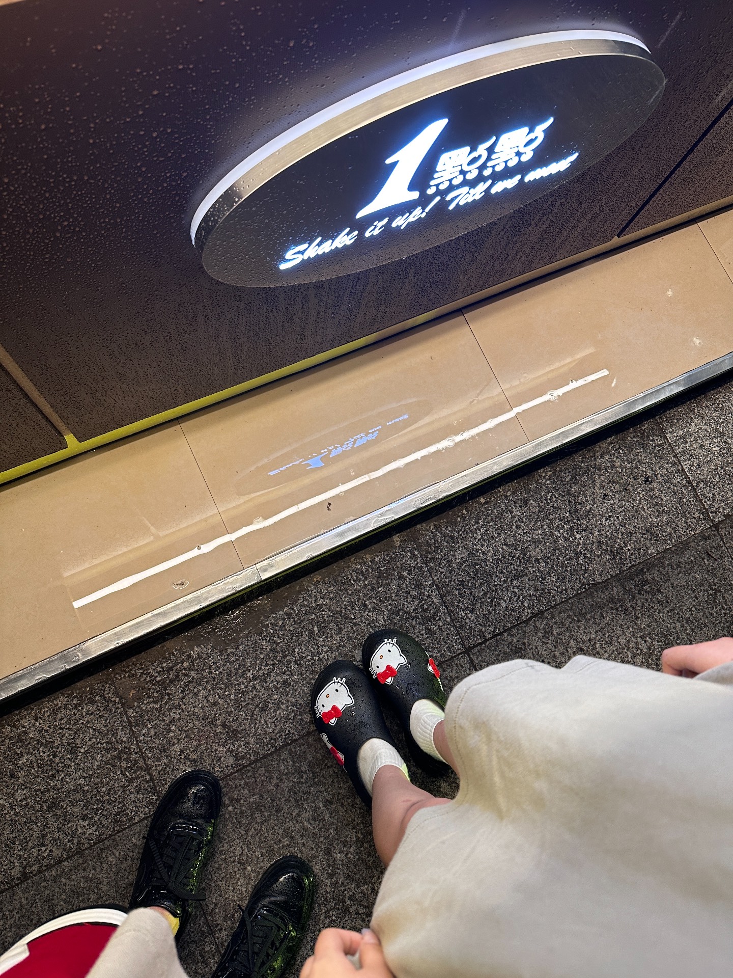 custom review-Hello Kitty x Adidas Originals AdiFOM Stan Smith Mule Slip-Resistant Домашние тапочки Женские Черный Красный Белый