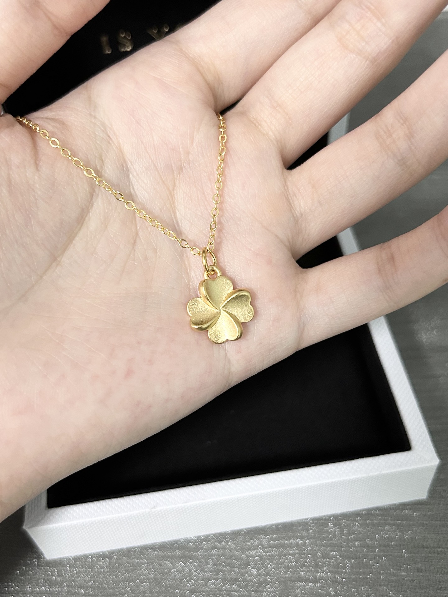 谁懂啊!这条四叶草项链真的不要太精致!
