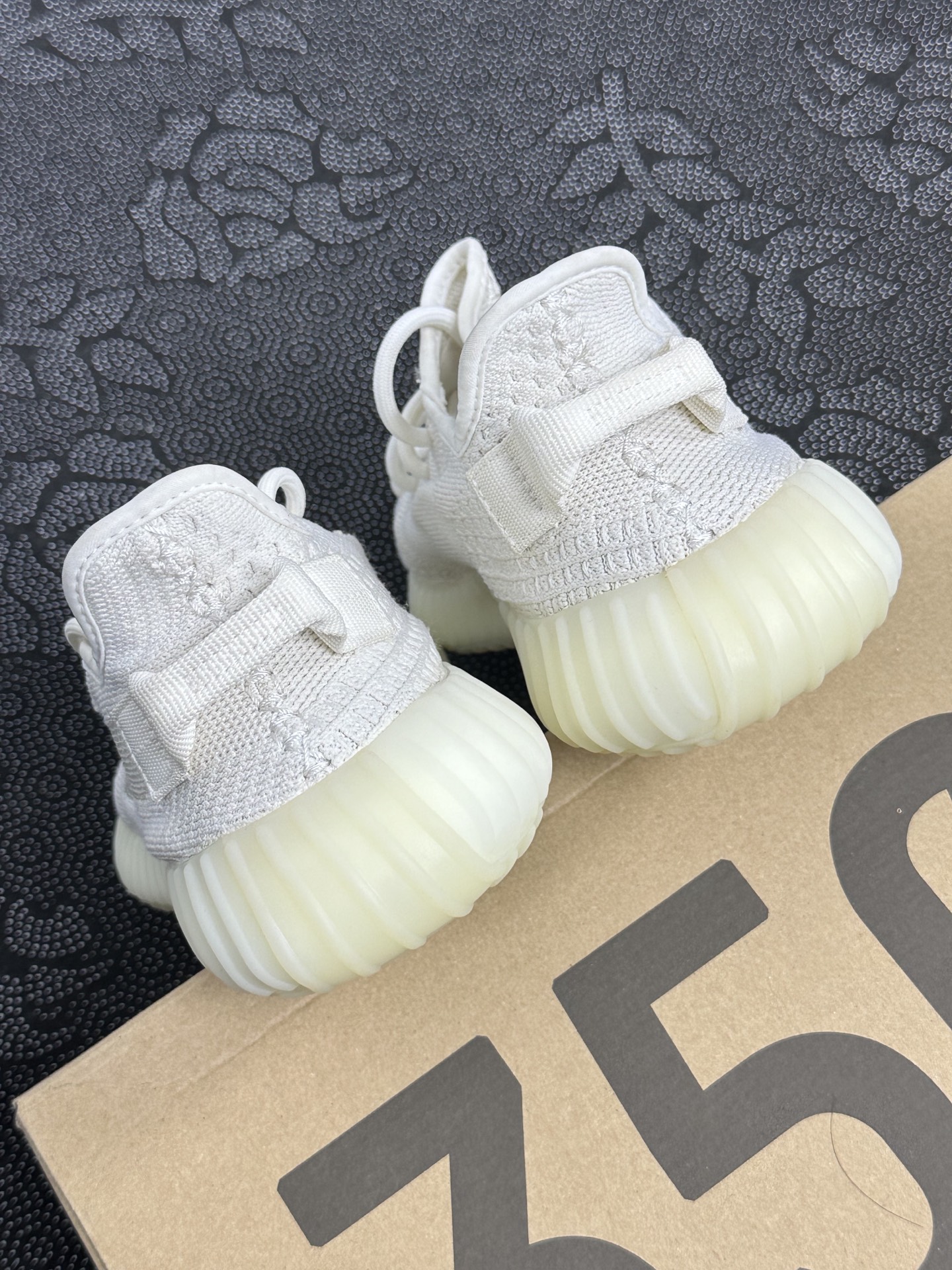 yeezy350白冰淇淋🍦夏天我的首选