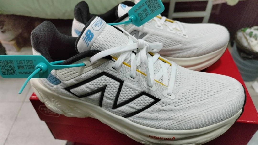 custom review-New Balance совместный бренд 1080 v13 Амортизация Устойчивость к истиранию Дышащий Низкий верх Беговые кроссовки Мужские Белый Черный