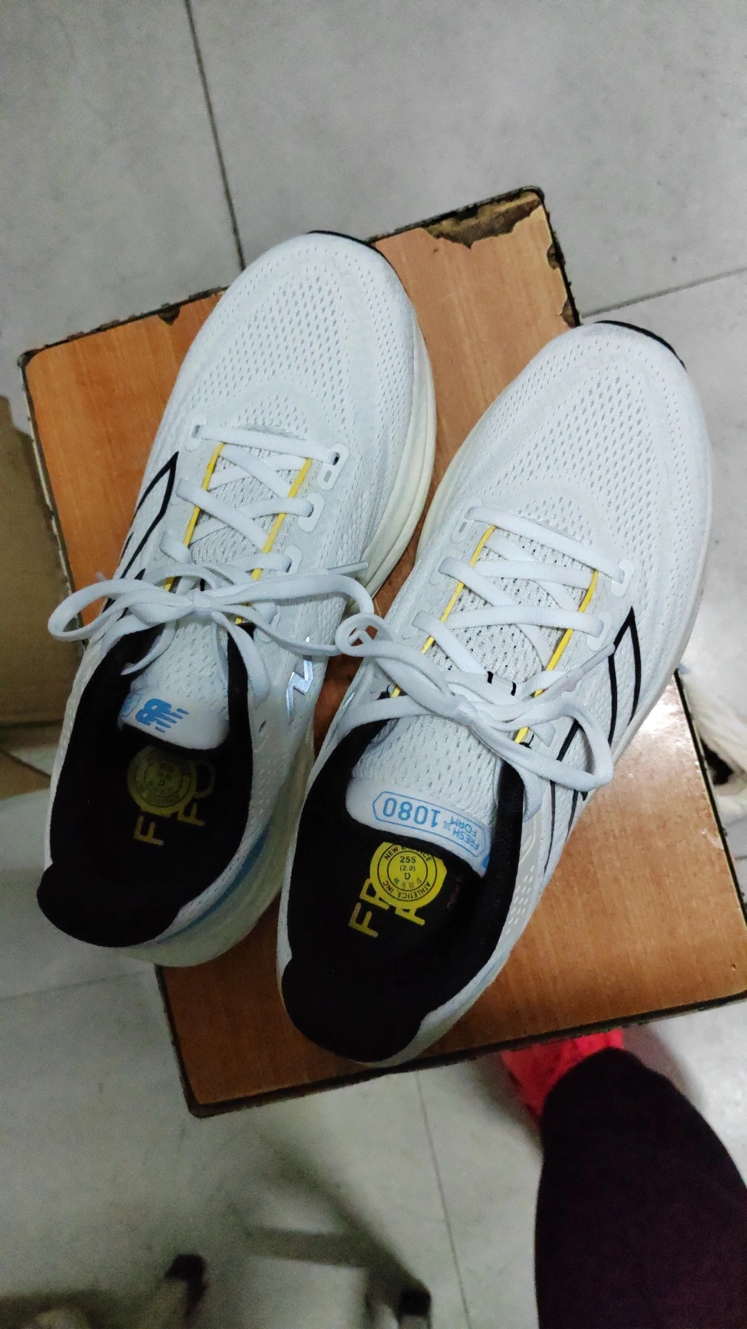 custom review-New Balance совместный бренд 1080 v13 Амортизация Устойчивость к истиранию Дышащий Низкий верх Беговые кроссовки Мужские Белый Черный