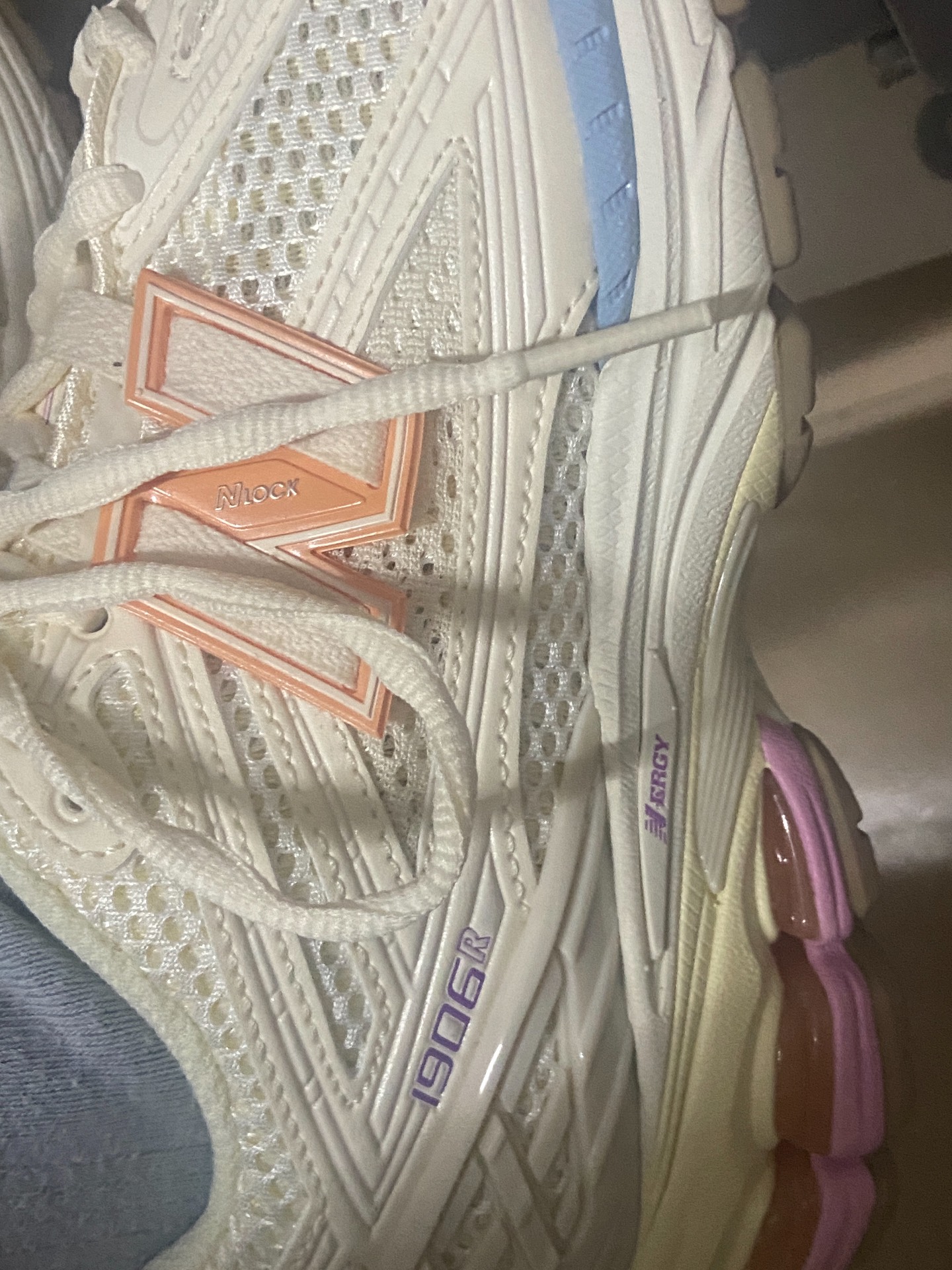 custom review-New Balance NB 1906R Устойчивый к истиранию Дышащий Низкий Топ Повседневная Городская Коммутация Беговые кроссовки Унисекс Бежевый Розовый