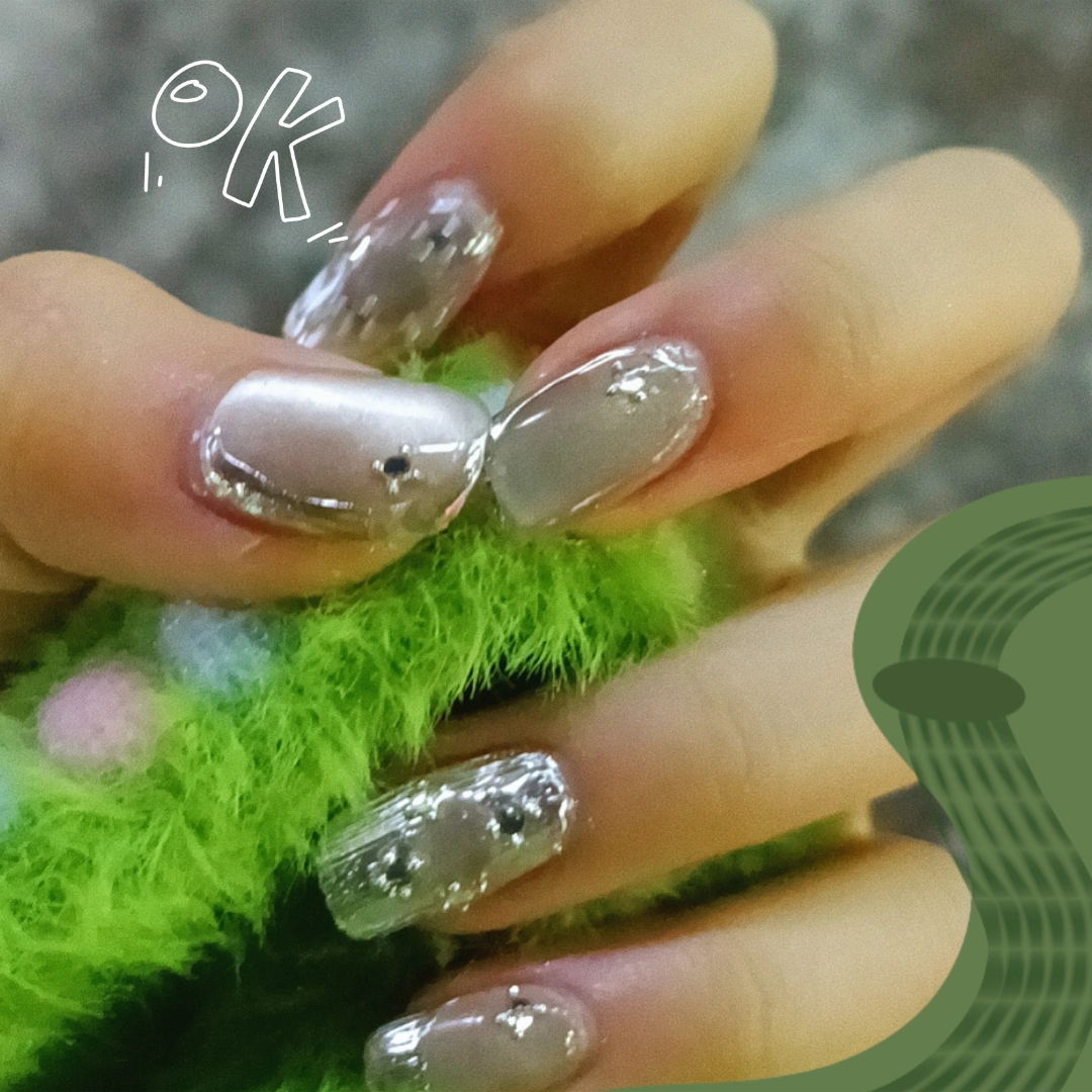 她真的我哭死
布契拉提美甲真的爆闪
银色满满的高级感
玻璃珠效果一