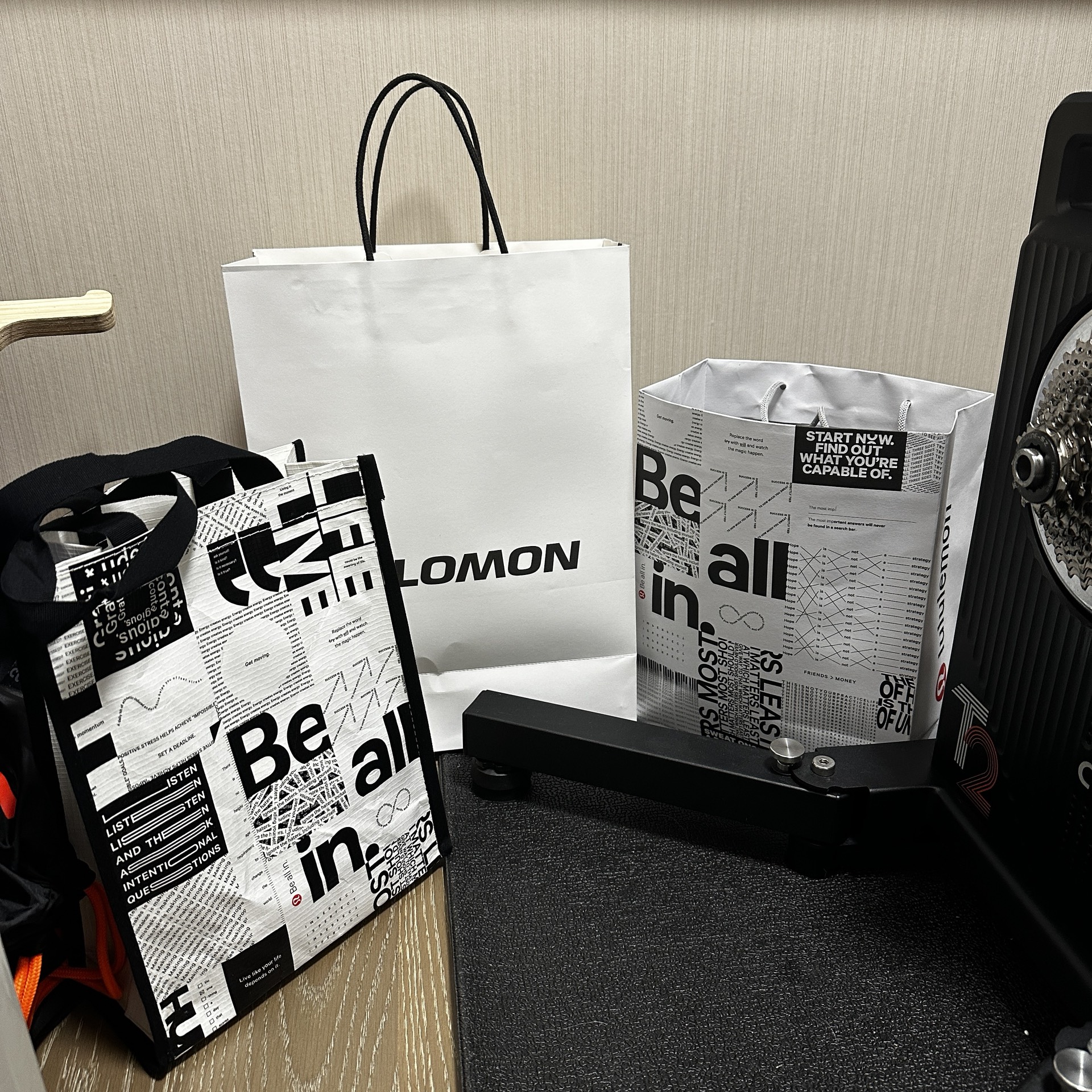 顺便配了个萨洛蒙 感谢老板的钱包#新年穿新鞋  salomon萨洛蒙 圆头