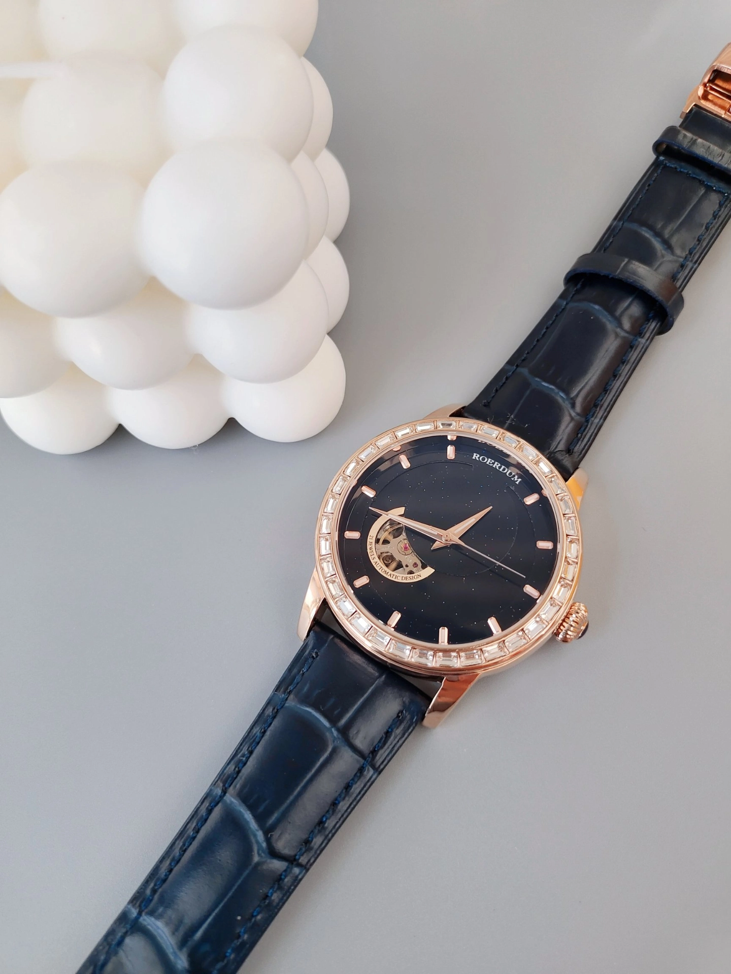 需要小温暖小感动的～
给我的男人安排了一块劳尔顿的银河星空手表