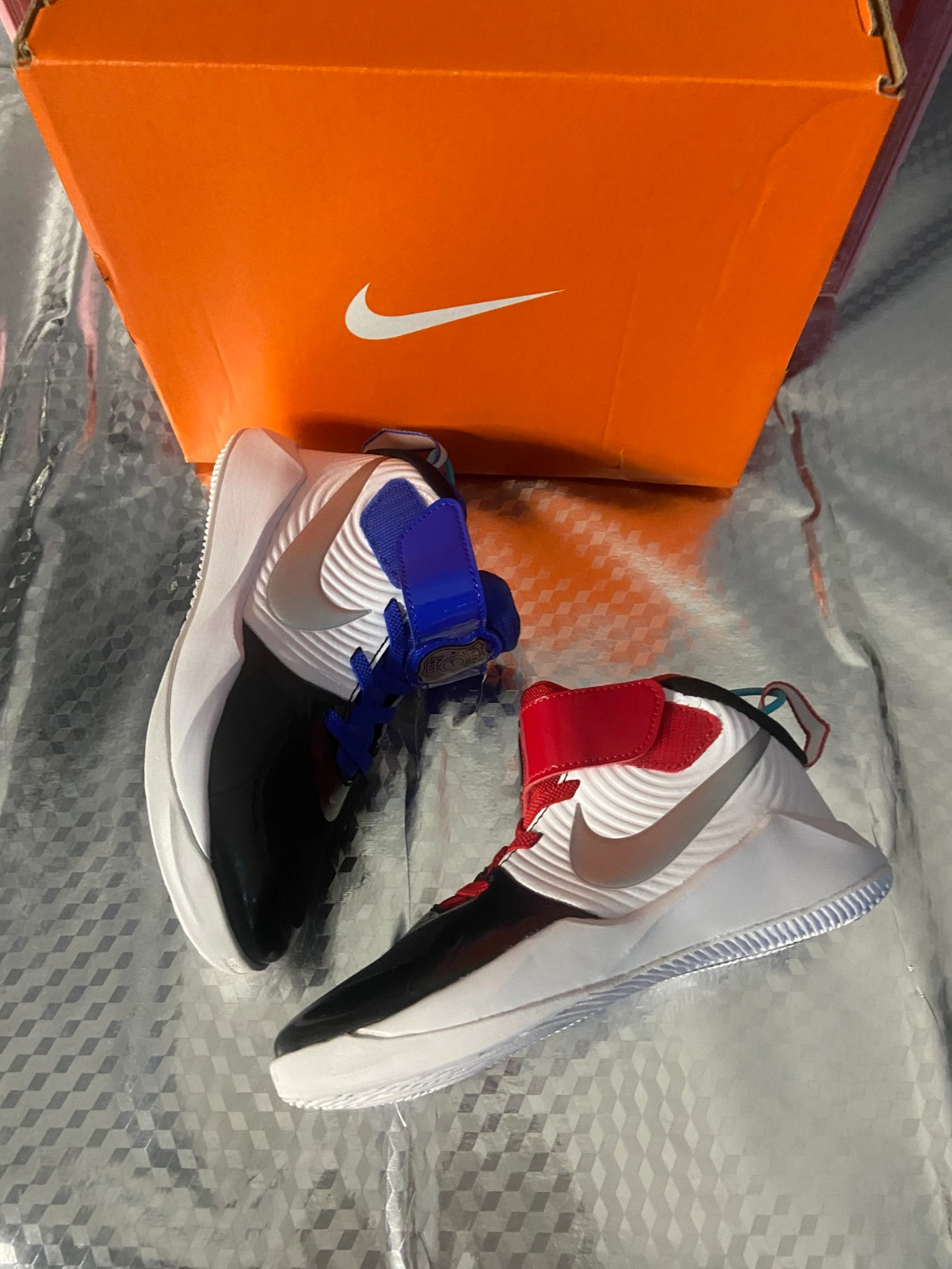 nike中童 中帮 实战鸳鸯篮球鞋