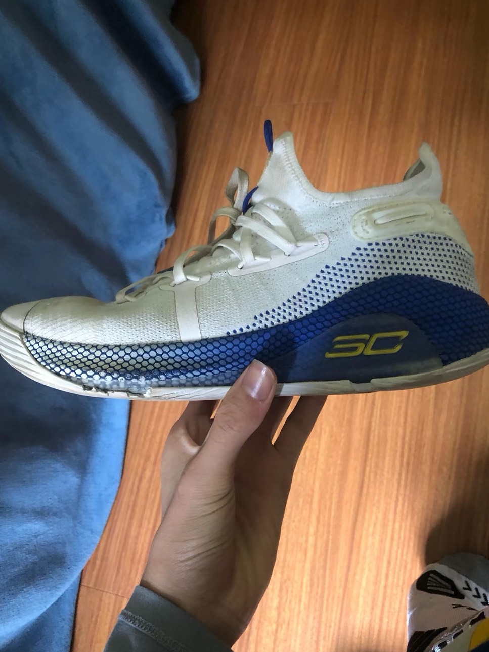 库里6这个配色真的很炸教脚感也很好想都不用想后卫利器