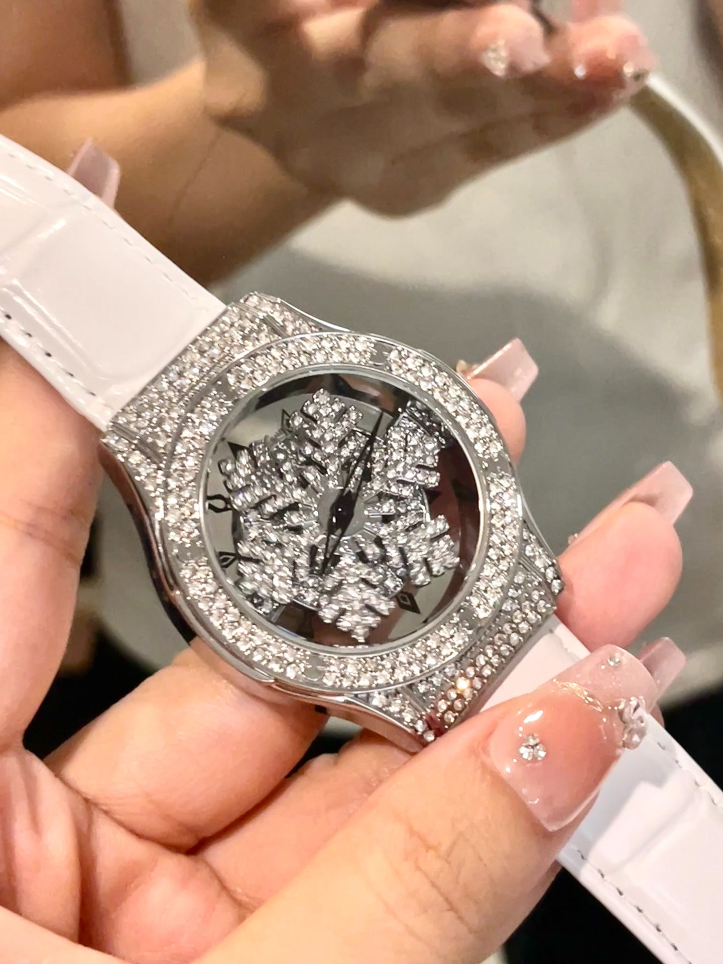 disney/迪士尼 blingbling的高颜值手表
这也太好看了吧
镂空可旋转