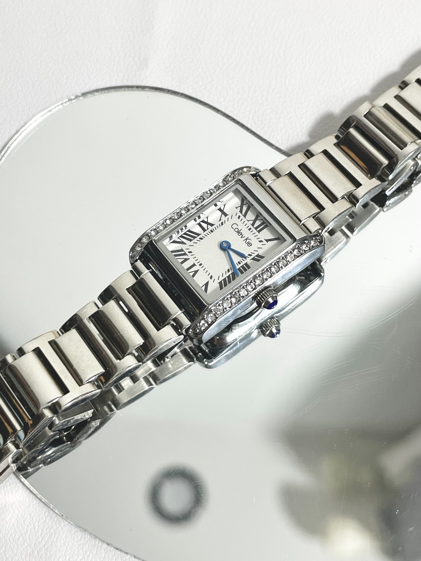 女孩子都梦想能有一个小ck手表吧