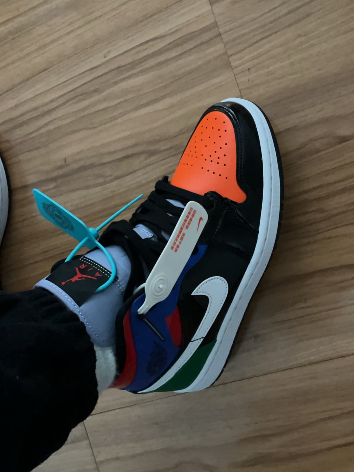 custom review-Jordan Air Jordan 1 MID SE Patent Смесь MID Топ Винтажные баскетбольные кроссовки Женские Многоцветный