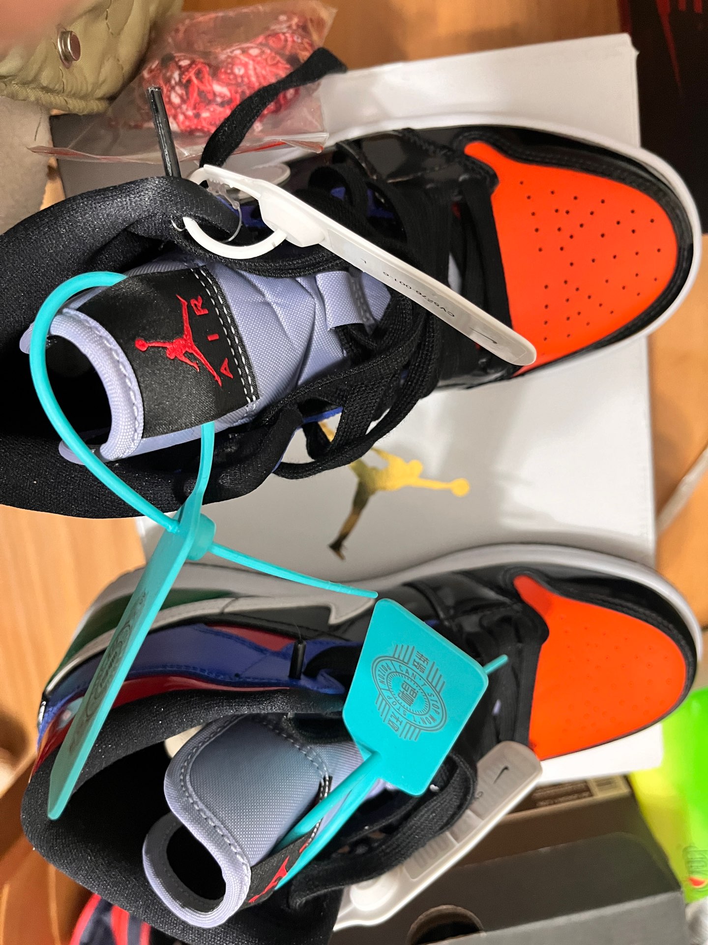 custom review-Jordan Air Jordan 1 MID SE Patent Смесь MID Топ Винтажные баскетбольные кроссовки Женские Многоцветный