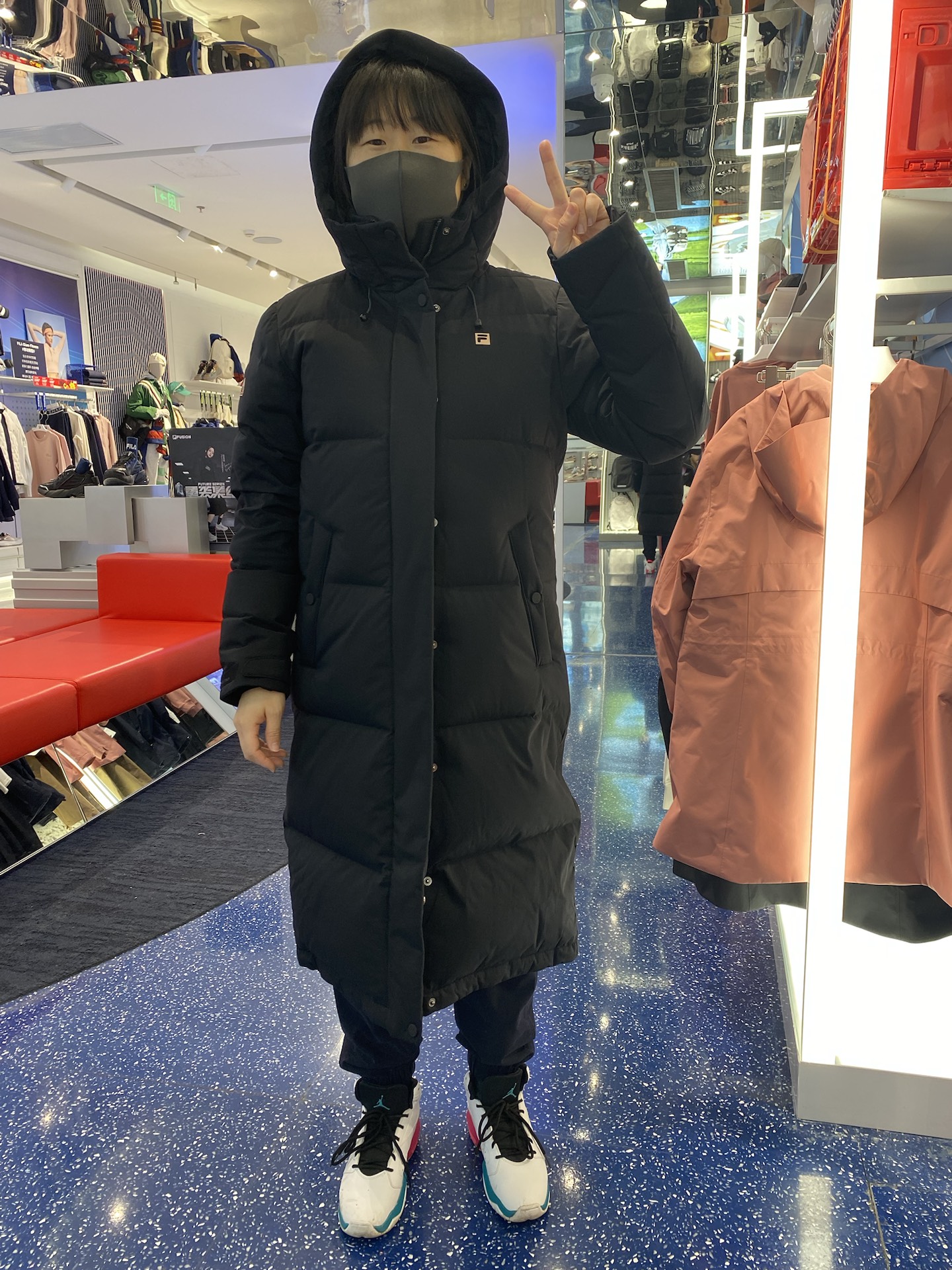 custom review-FILA Фитнес Пуховик Женские Темно-черный