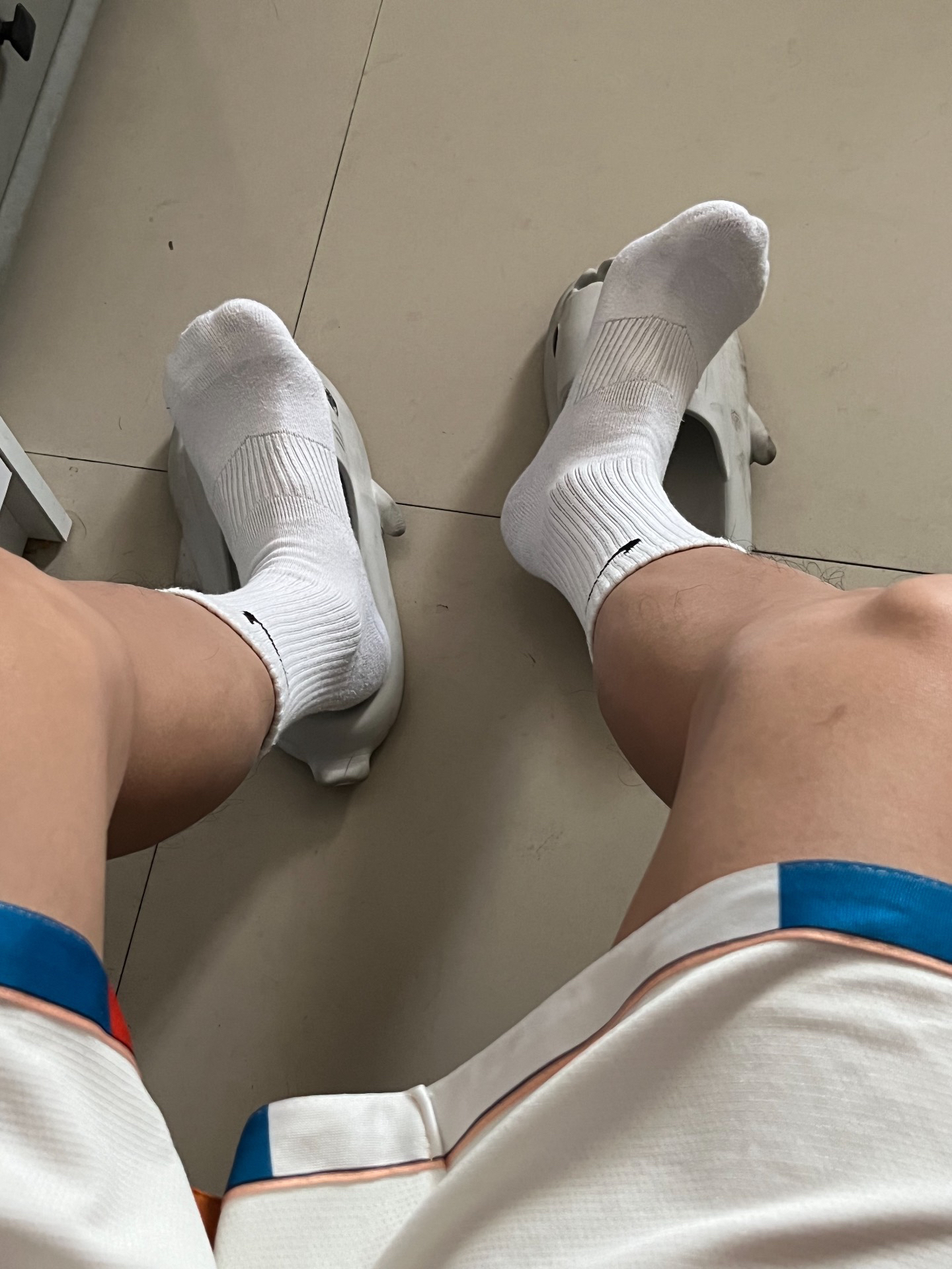 分享你的体育生穿搭 今天是nike白?
经典的搭配

白袜真的百搭
