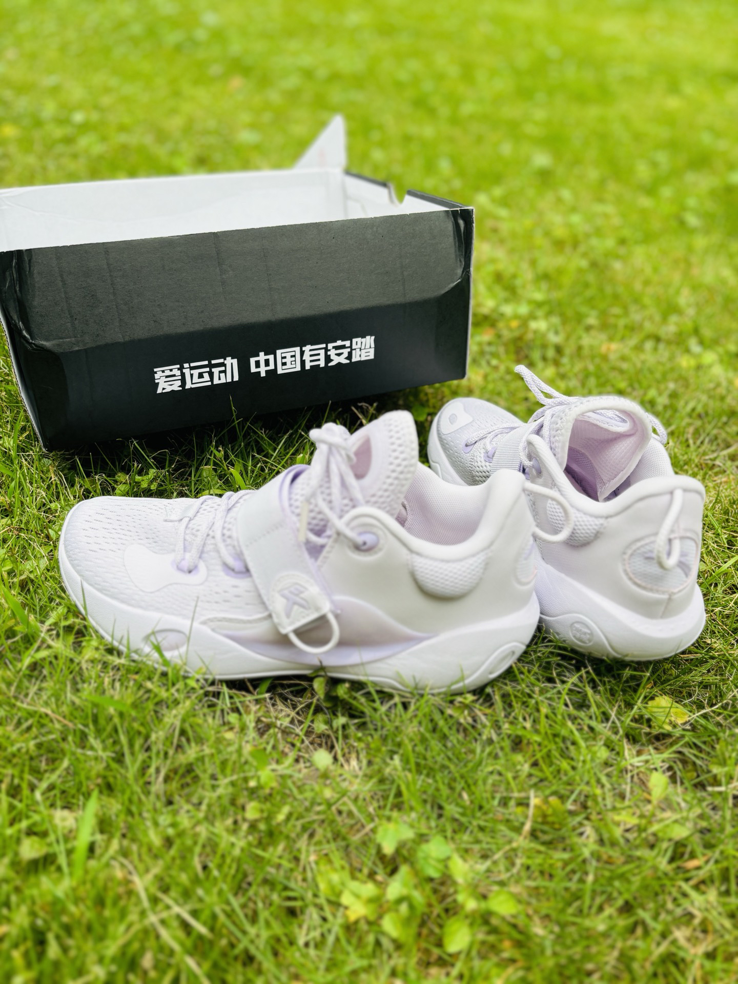 清新淡雅95      鞋子上脚舒适99,有魔术贴包裹性很好,针织网布鞋