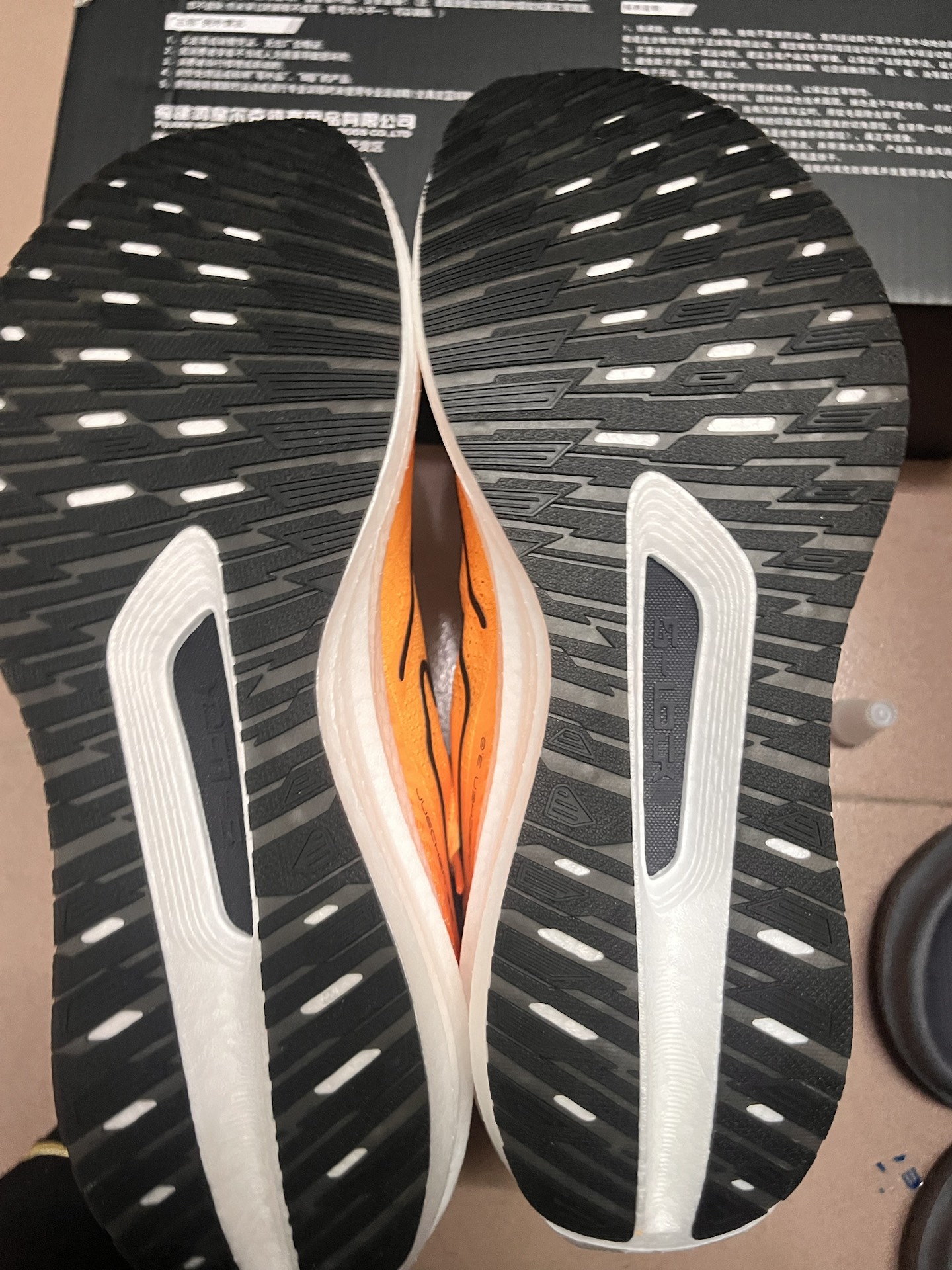 鸿星尔克绝尘3荧光甜橘