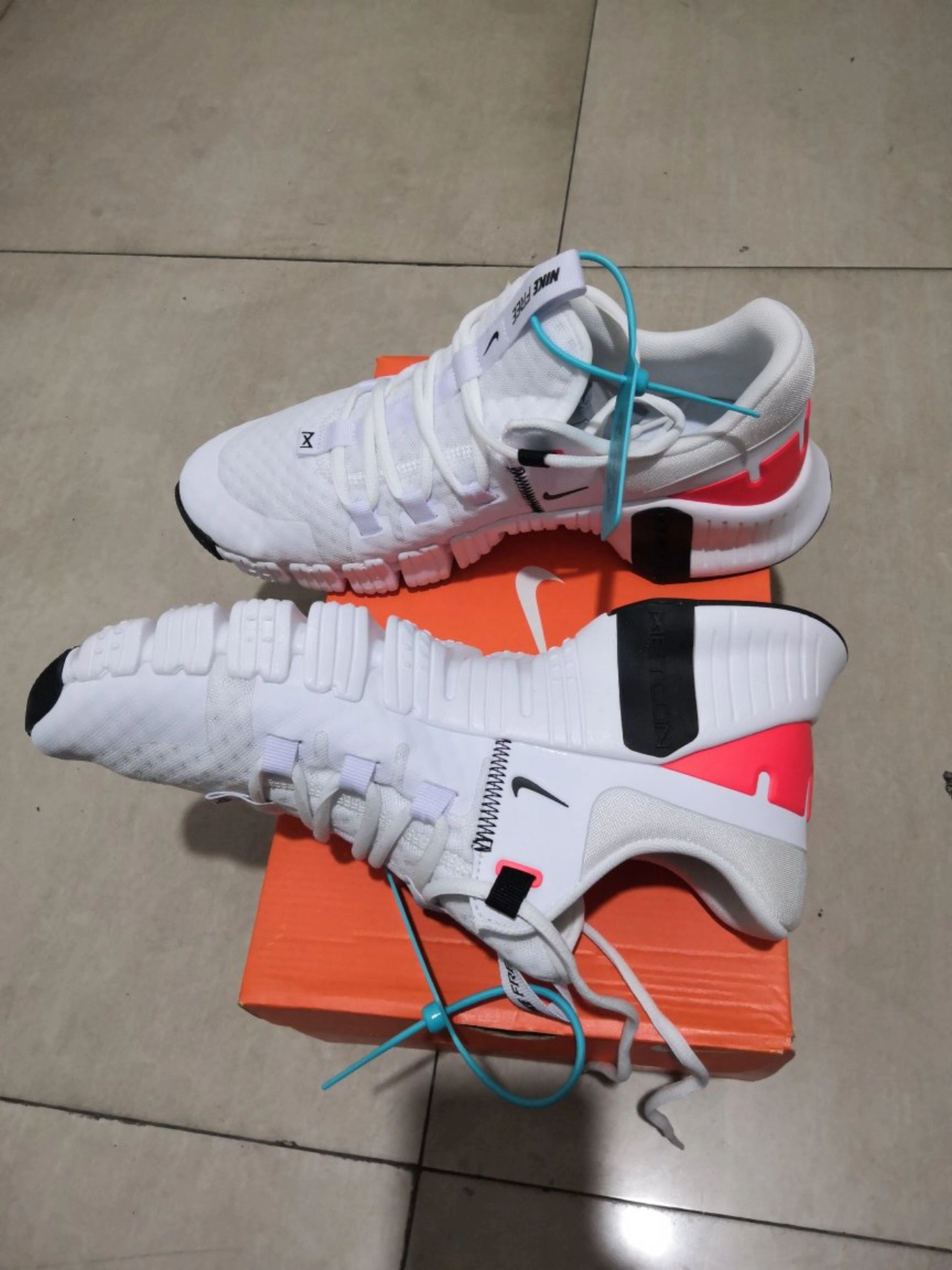 custom review-Nike Free Metcon 5 Амортизирующие низкие кроссовки для тренировок с противоскользящим покрытием мужские белые и красные