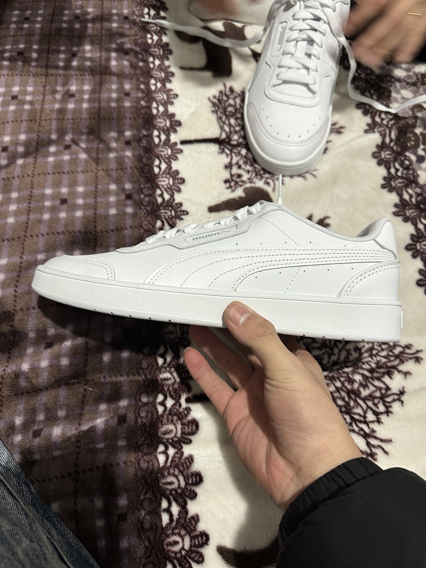 纯白色运动休闲低帮板鞋