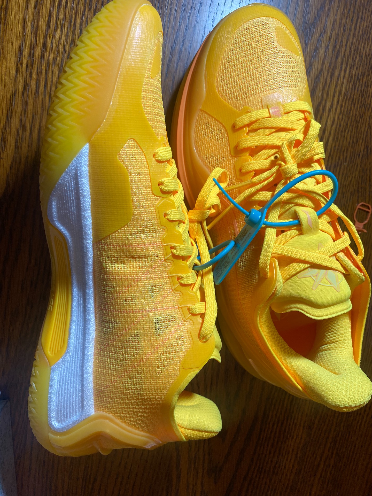 custom review-LINING LiRen 4 V2 Low 'Mango Yellow'