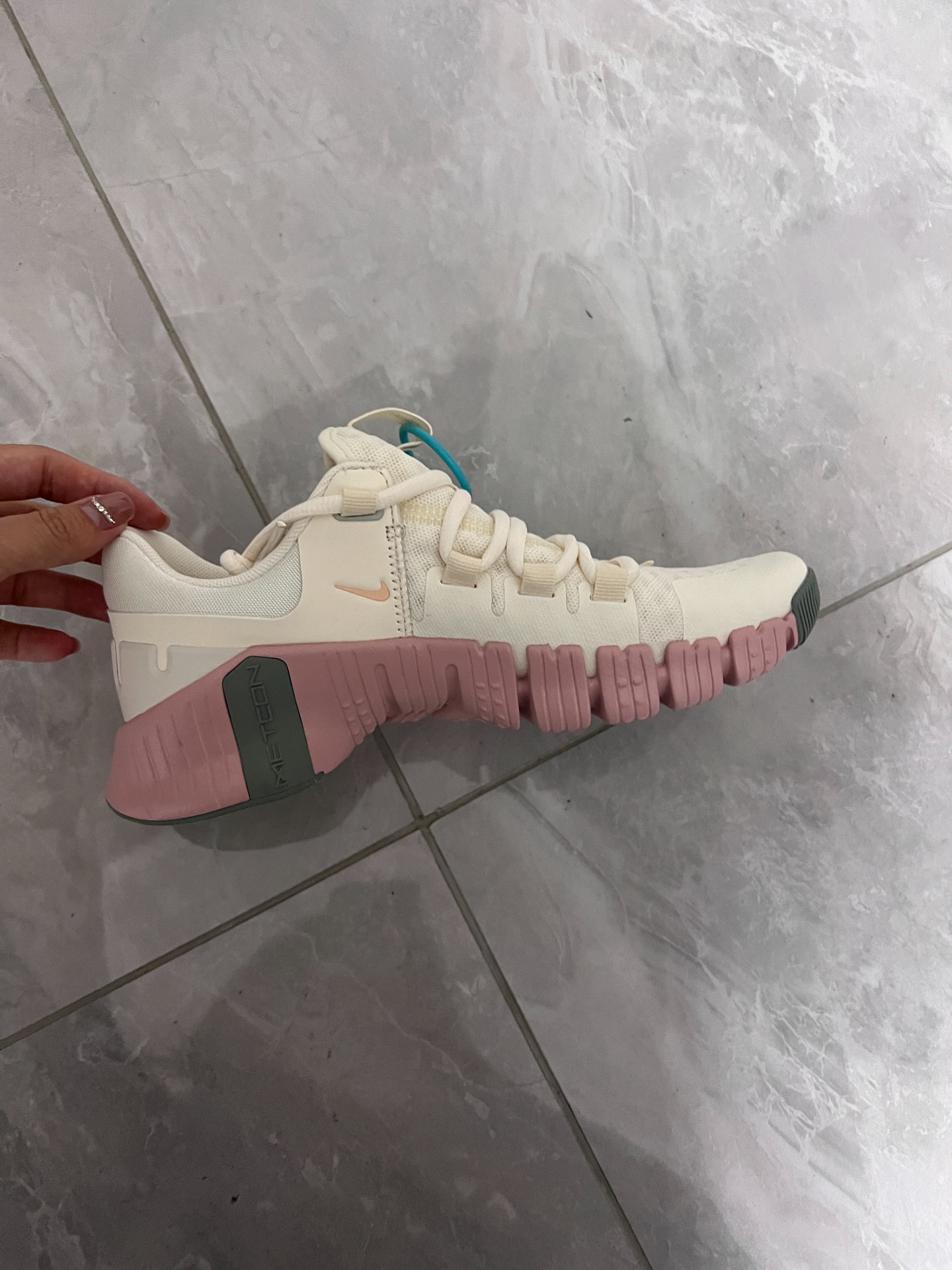 custom review-Nike Free Metcon 5 Low Топ Кроссовки для тренировок Женские Бежево-розовый