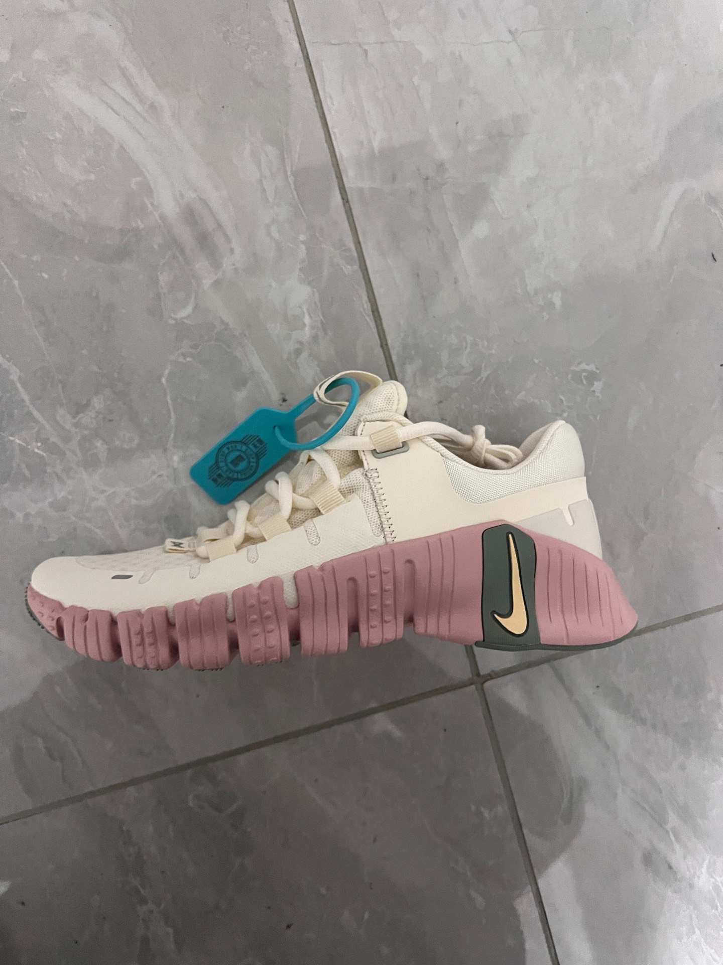 custom review-Nike Free Metcon 5 Low Топ Кроссовки для тренировок Женские Бежево-розовый