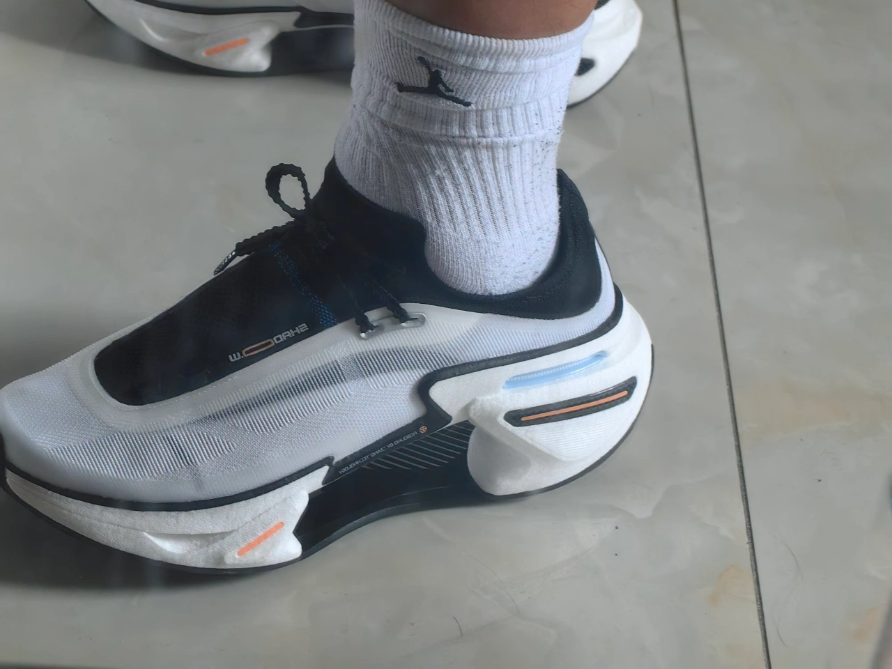 custom review-Лайнер Shadow 3,0 Low Top CloudTec Бег на длинные дистанции Спринт Беговые кроссовки Унисекс Черный Белый