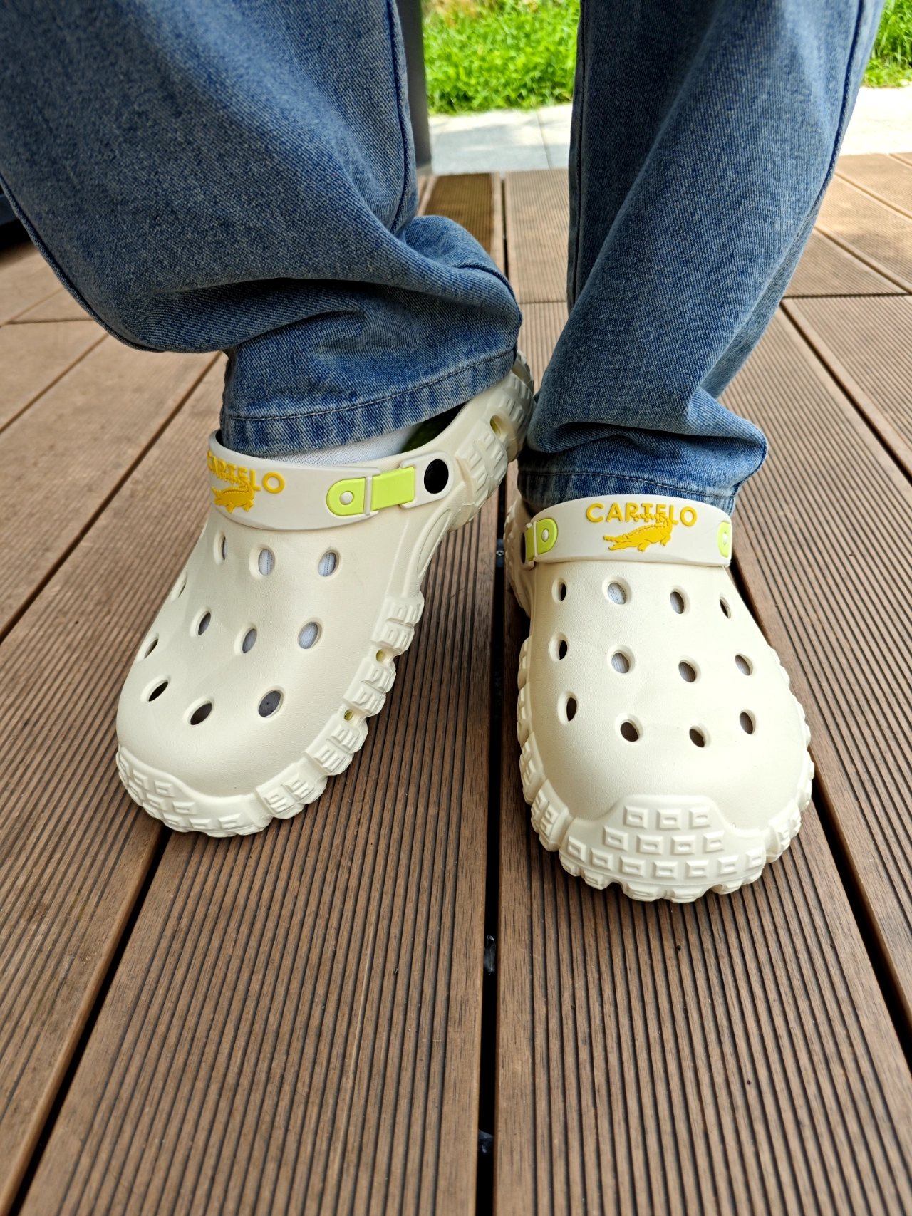 去city wall咯
穿上我可爱的#cartelo/卡帝乐鳄鱼 小鳄鱼洞洞鞋
鞋子