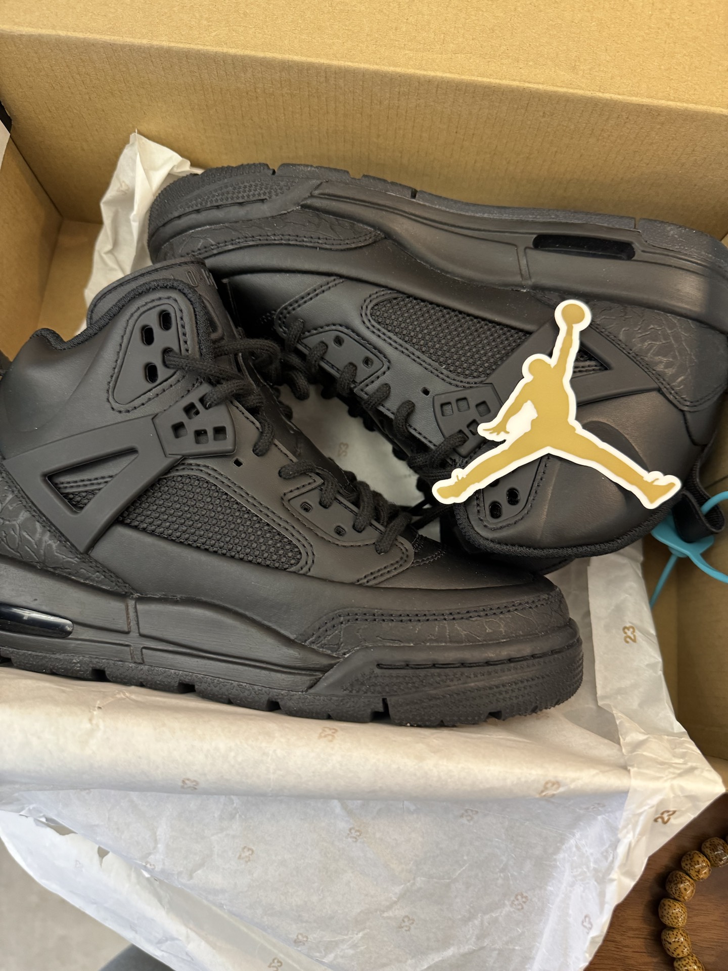 custom review-Jordan Spizike Winterized 'Black Cat' GS