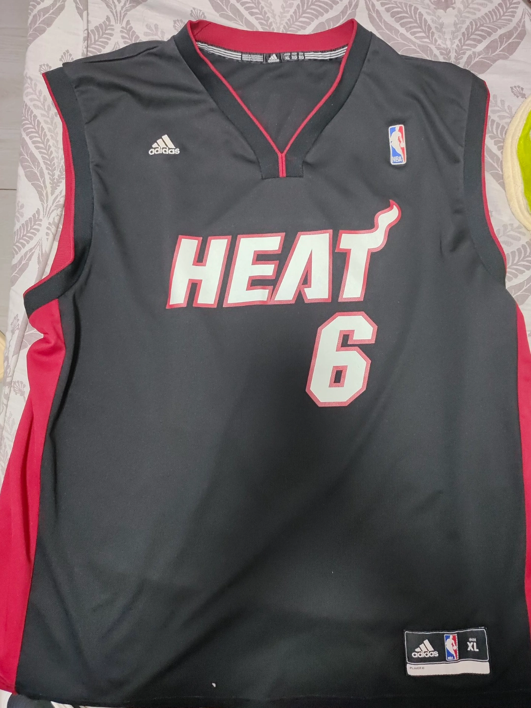 热火詹姆斯球衣真假求帮看