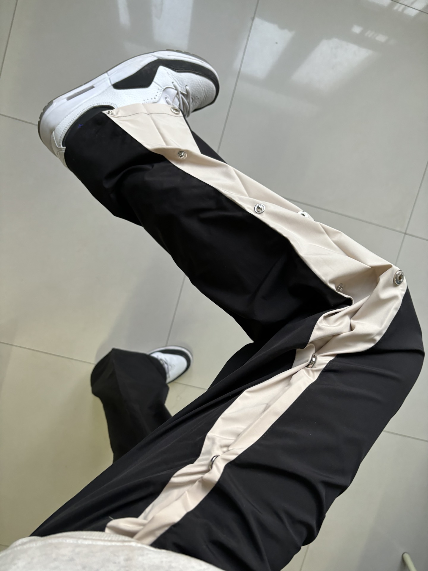 排扣裤帅飞了