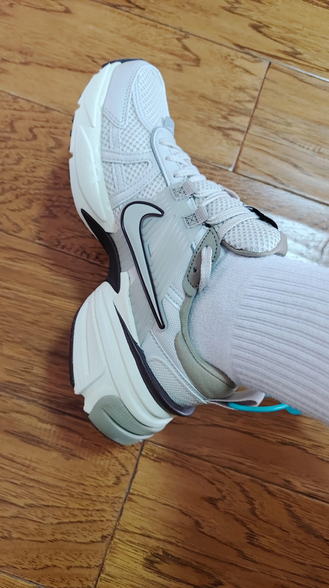 custom review-Nike V2K Run Устойчивый к истиранию Низкий Топ Повседневные Городские Кроссовки для Коммуникативных Беговых Кроссовки Женские Серый Белый
