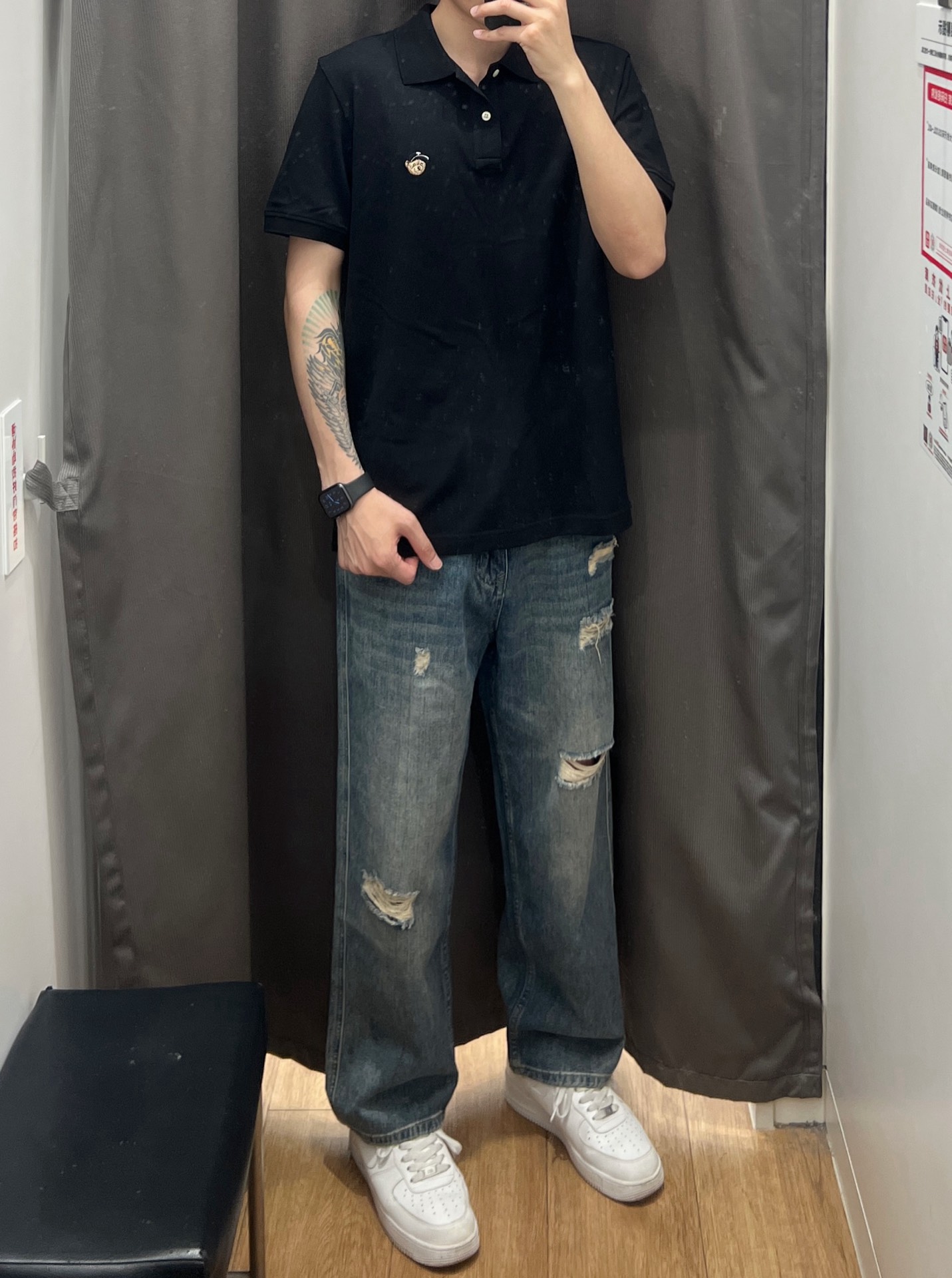 黑色polo短袖搭配破洞牛仔裤 简约又帅气!