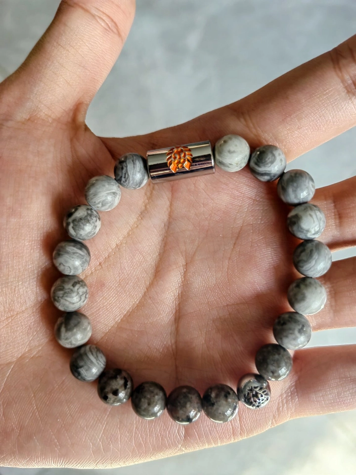 送男友的火焰石手串太酷啦!