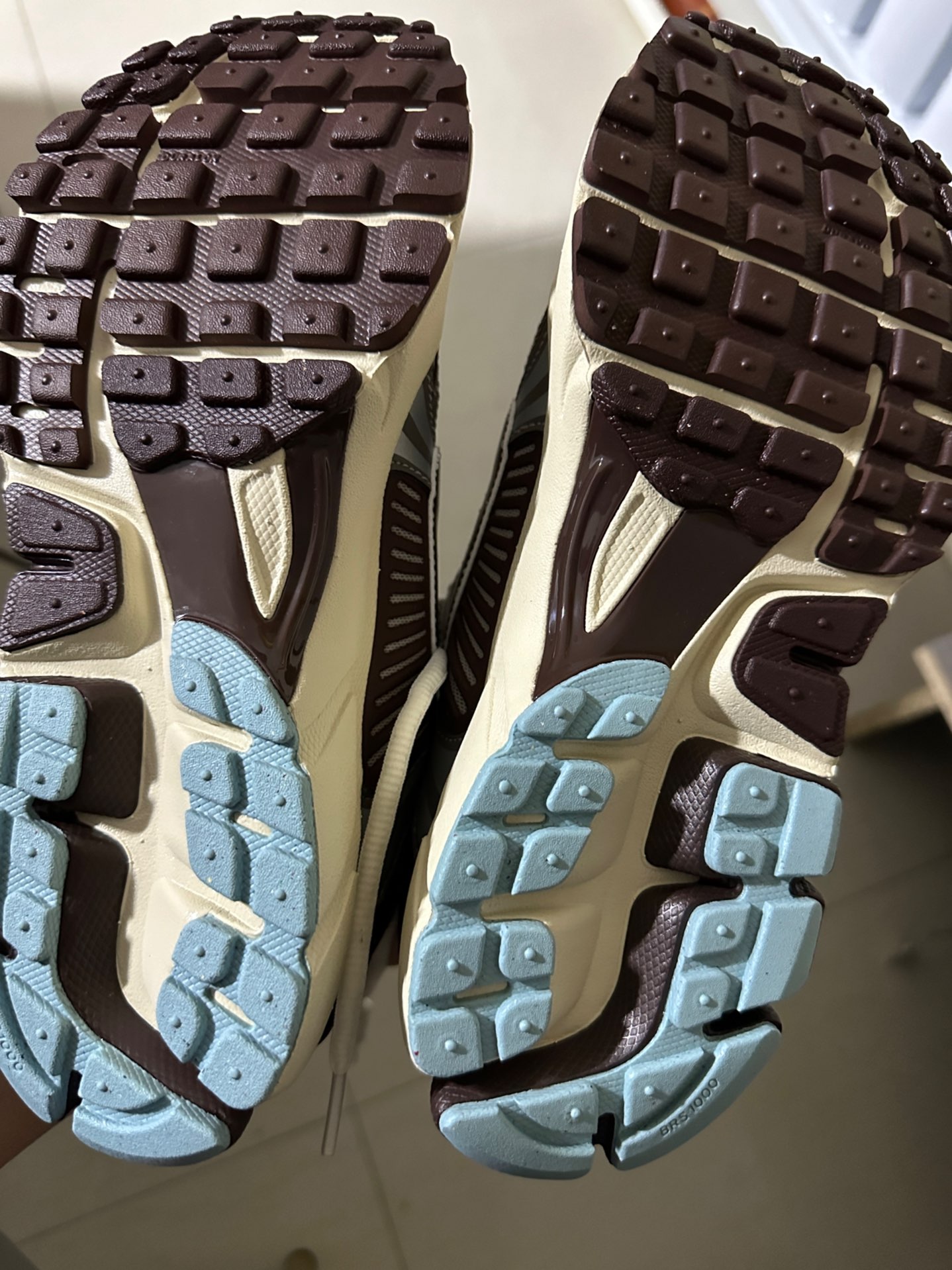 custom review-Nike Air Zoom Vomero 5 Легкий Низкий Топ Повседневный Тренировки Городской Коммутер Беговые кроссовки Женские Умбра