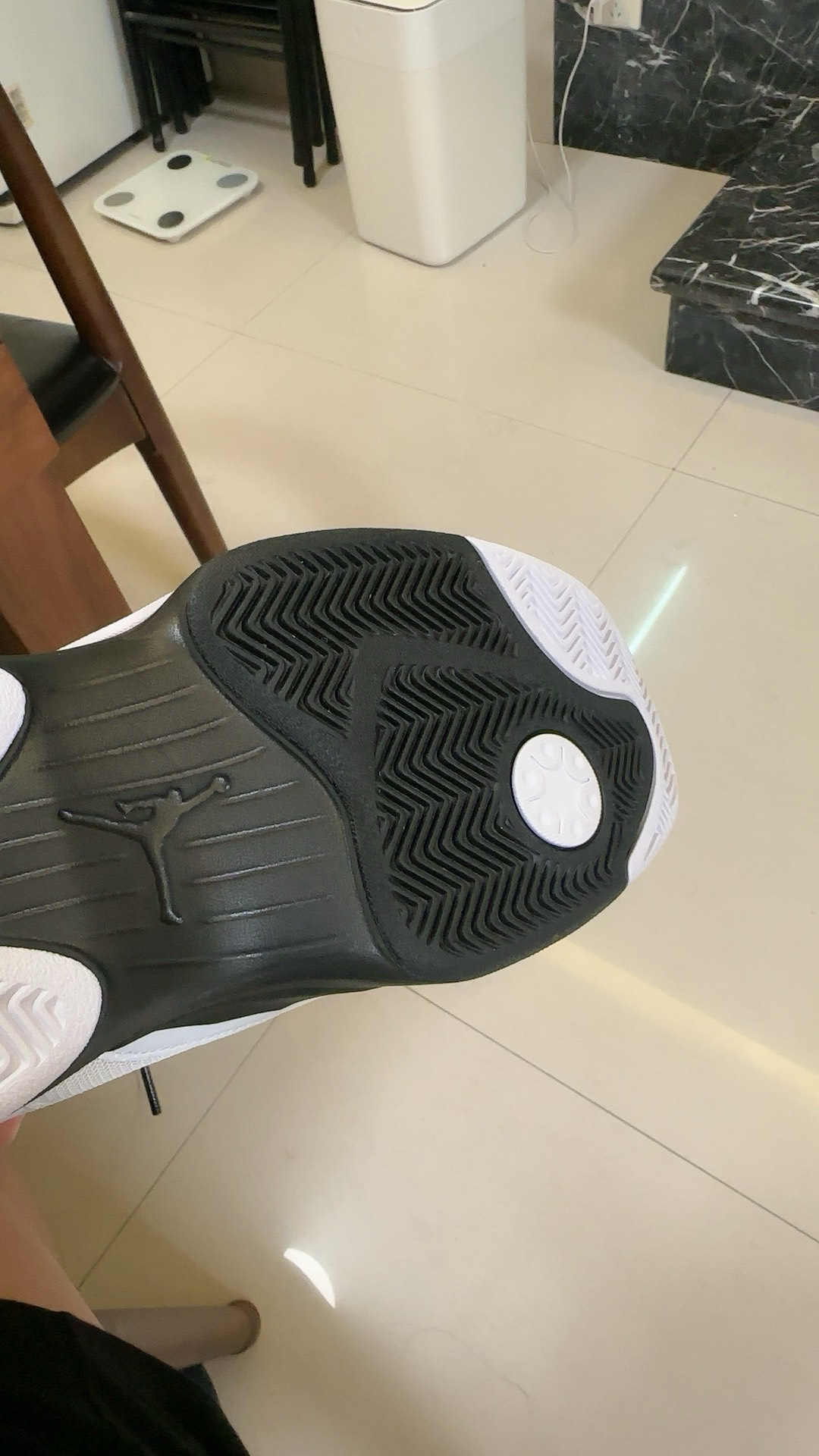 custom review-Jordan Max Aura 6 Нижняя юбка Устойчивая к истиранию Низкий Топ Кэжуал Мужской Белый