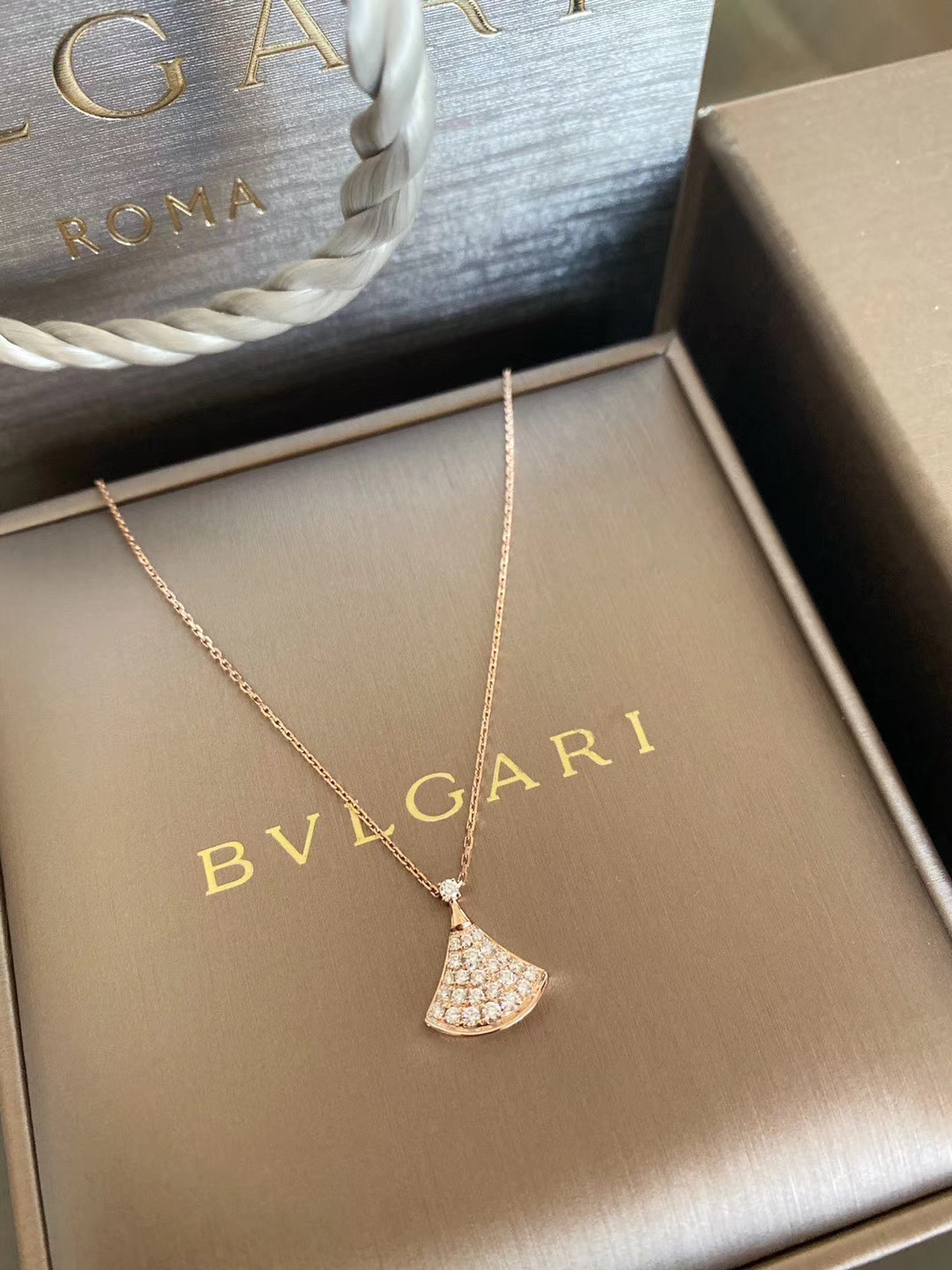 宝格丽满钻小扇子玫瑰金