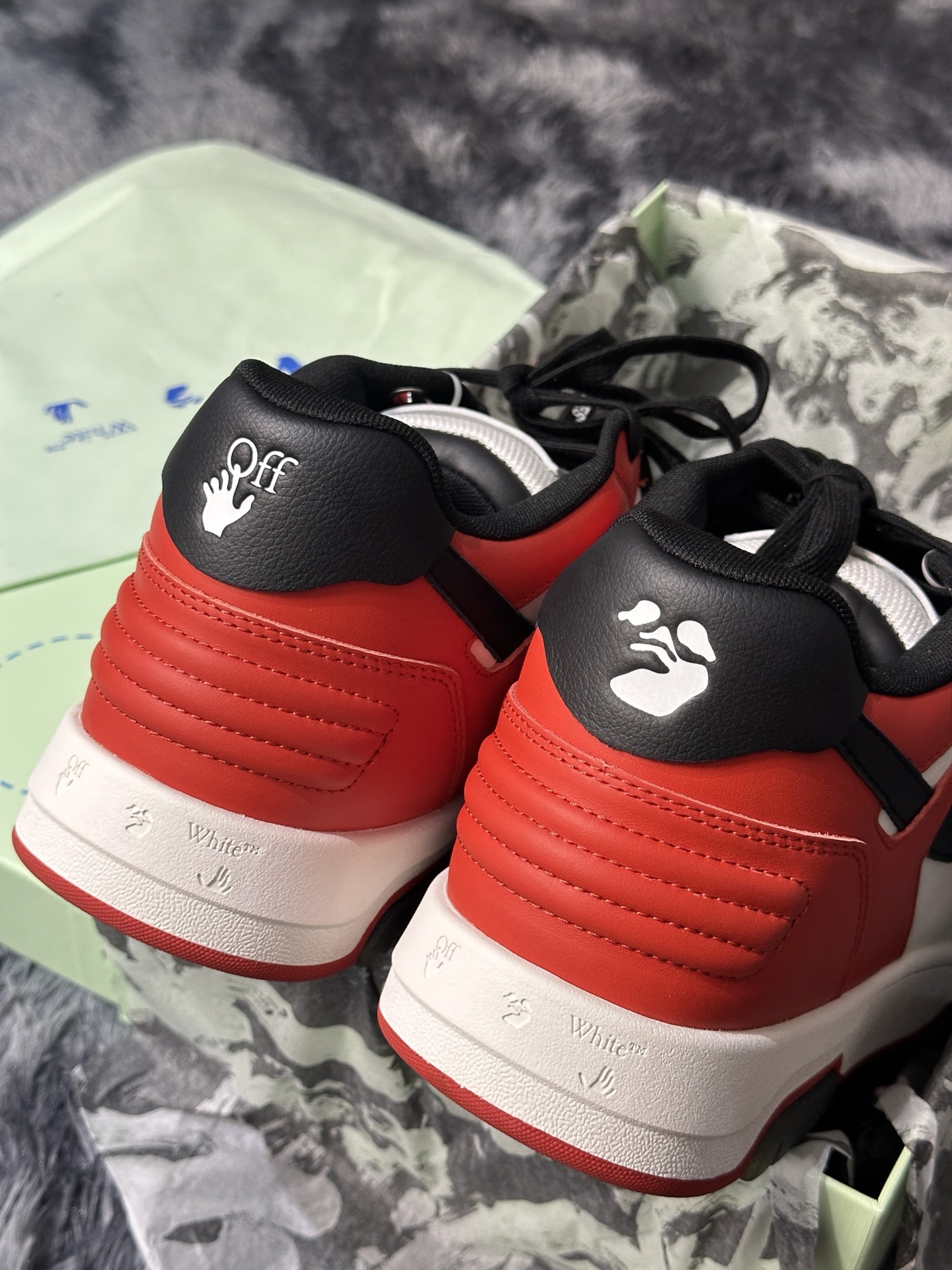 off-white板鞋 白黑红配色