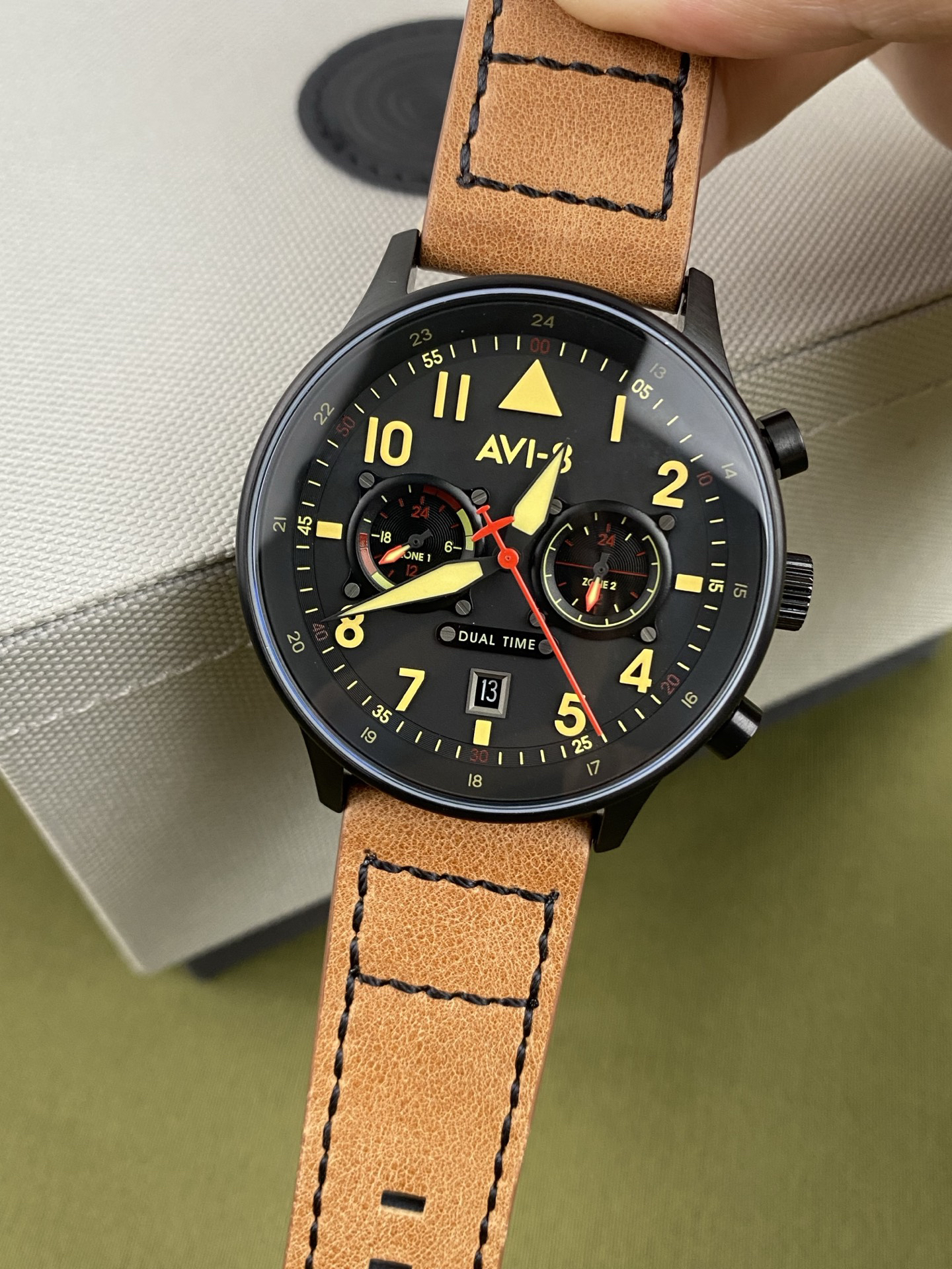 男朋友毕业了,不想他的手腕空着