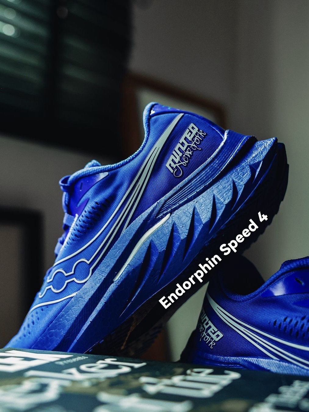 saucony联名纯蓝色跑鞋!