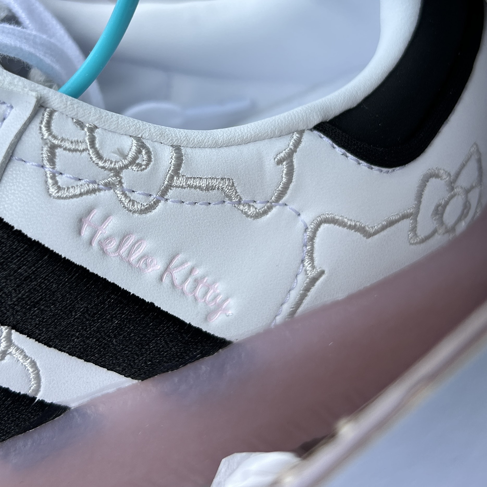 custom review-Adidas Originals x Hello Kitty SAMBAE Low Топ Кроссовки для скейтбординга Женские Белые Черные Розовые