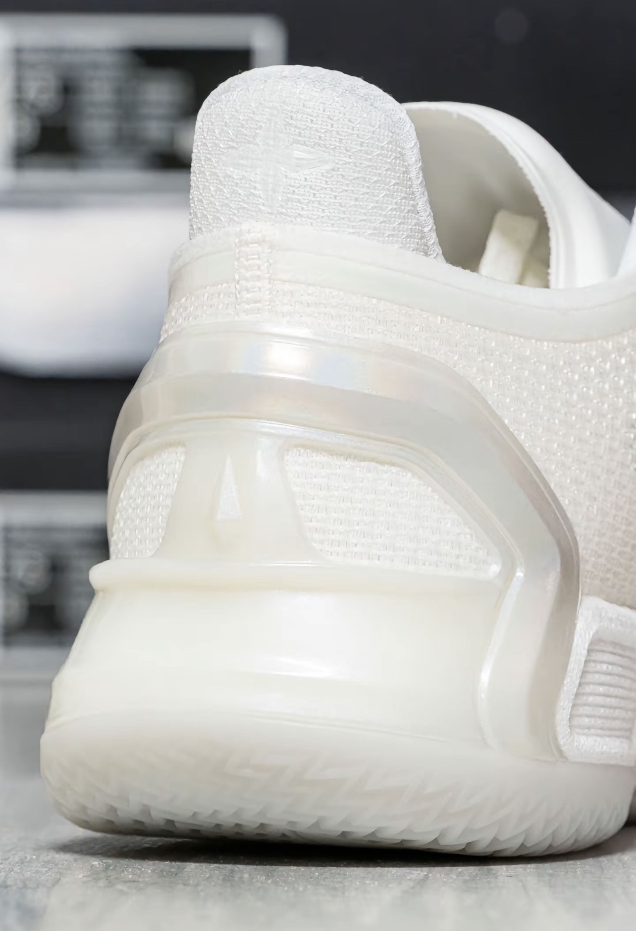 custom review-LiNing Blade 4V2 Cushioning Slip Resistant Support Lightweight Rebound Low Top Basketball Shoes Men's White