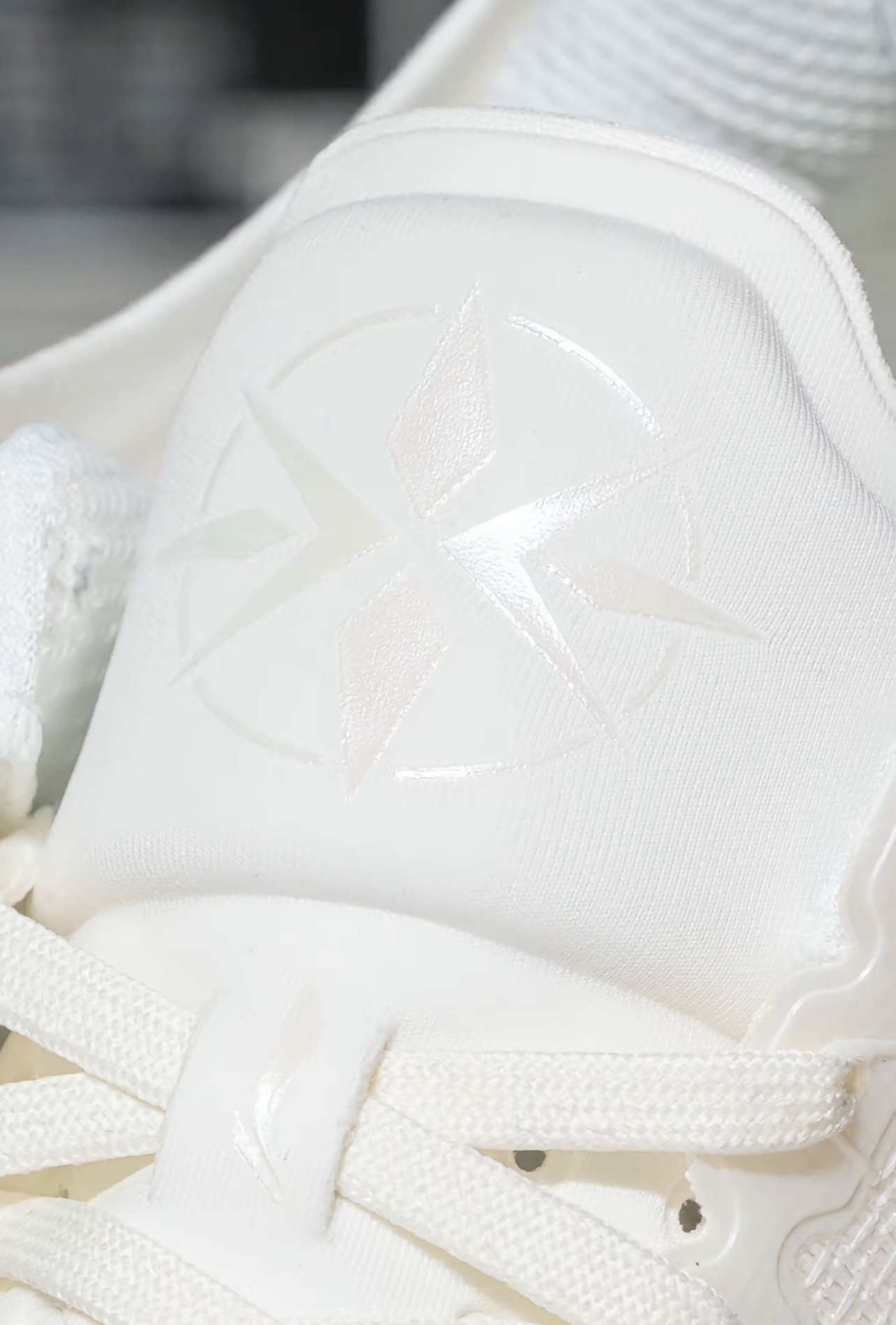 custom review-LiNing Blade 4V2 Cushioning Slip Resistant Support Lightweight Rebound Low Top Basketball Shoes Men's White