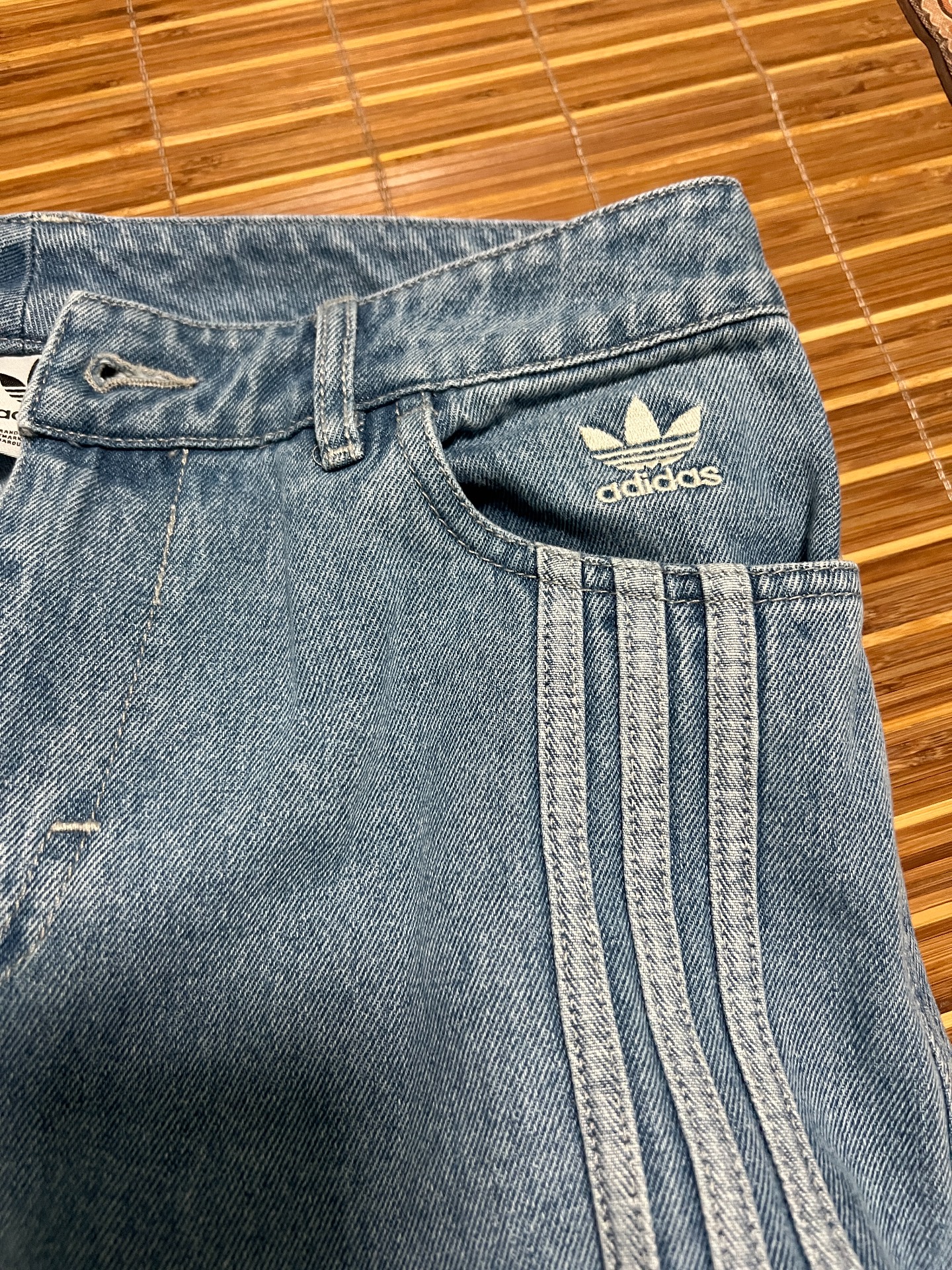 custom review-Adidas Originals Hot Girl Collection Джинсы Женские Светло-Синий