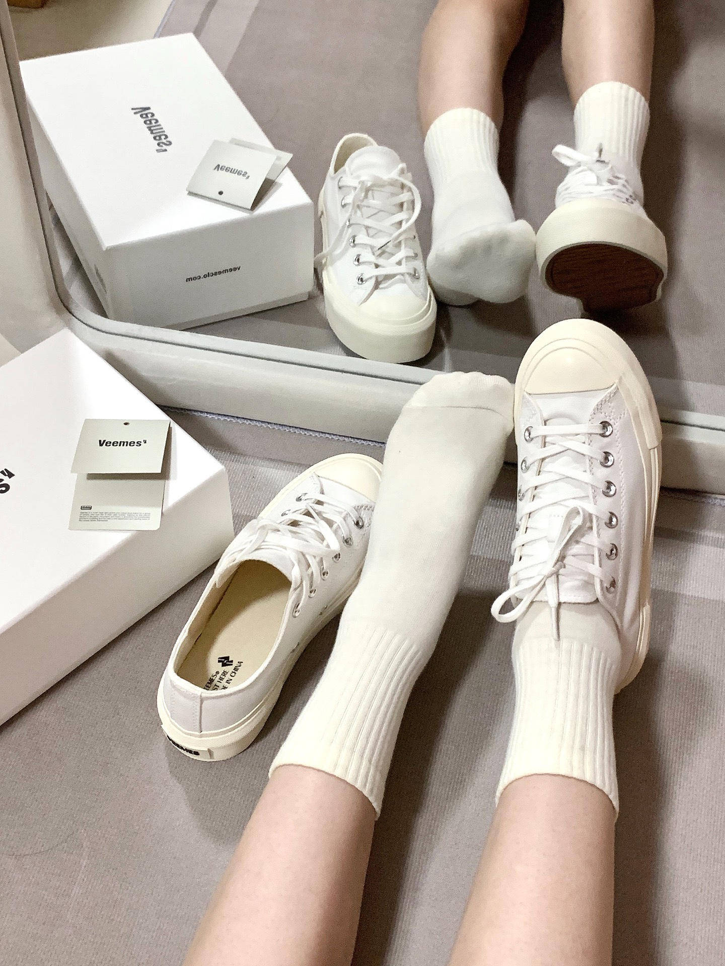 女大一年四季都在穿的白色帆布鞋