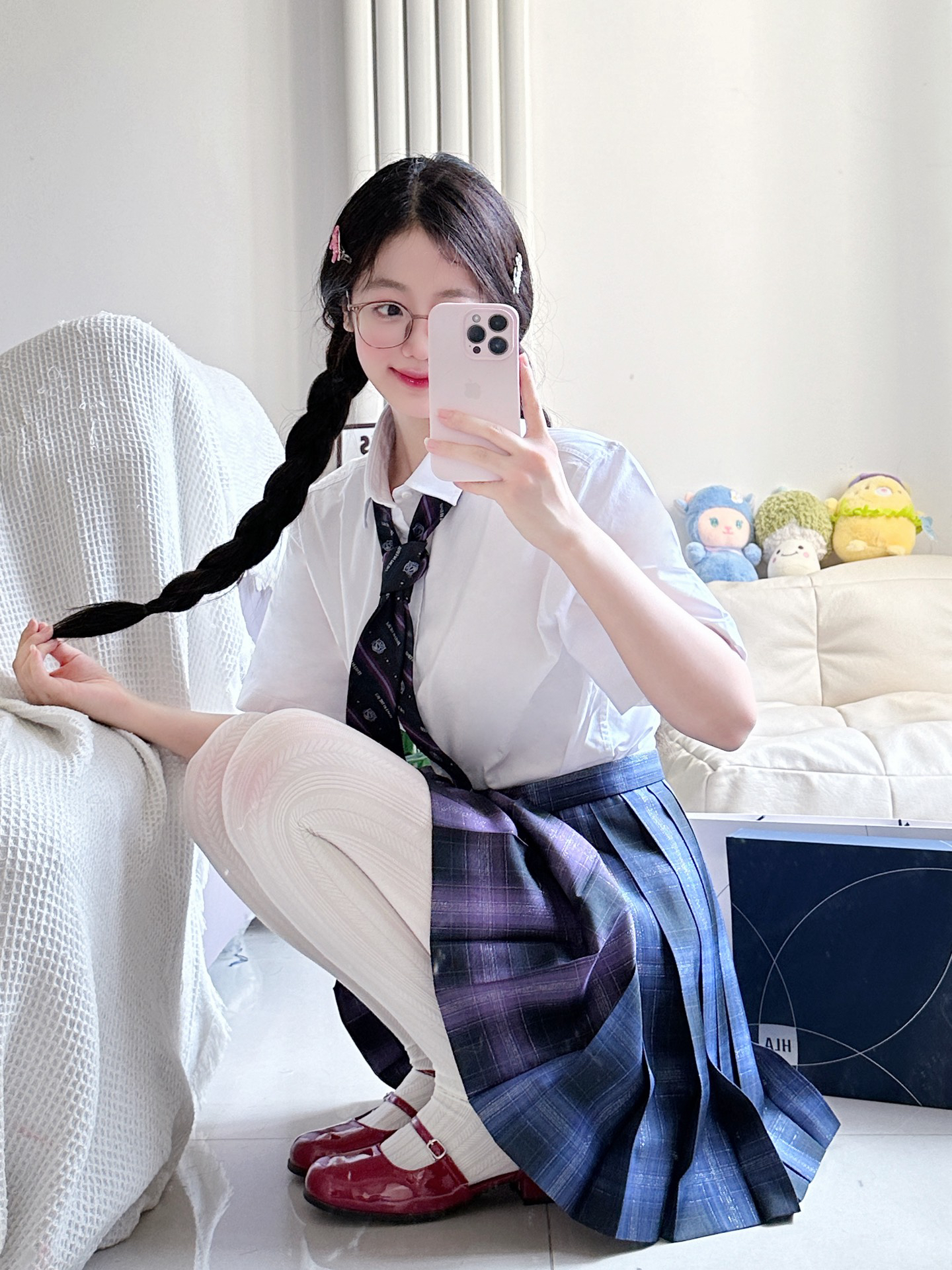 型～敲板正的～
显得很有气质感呢
白色衬衫就是百搭 平常我搭配裙子