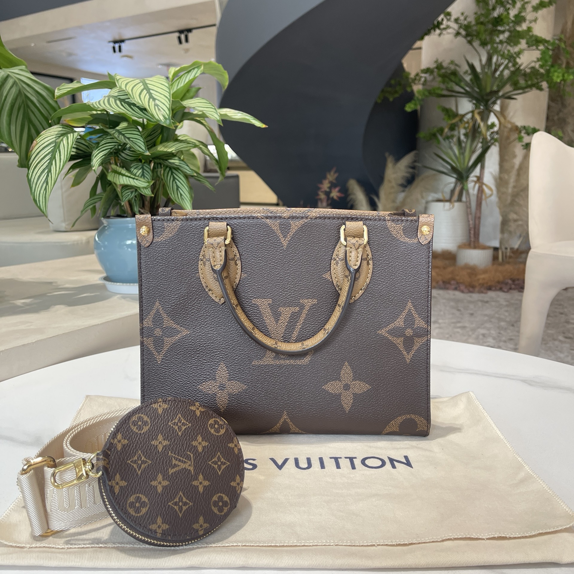Копия часов-lvonthegomm [Россия] LV Onthego размер