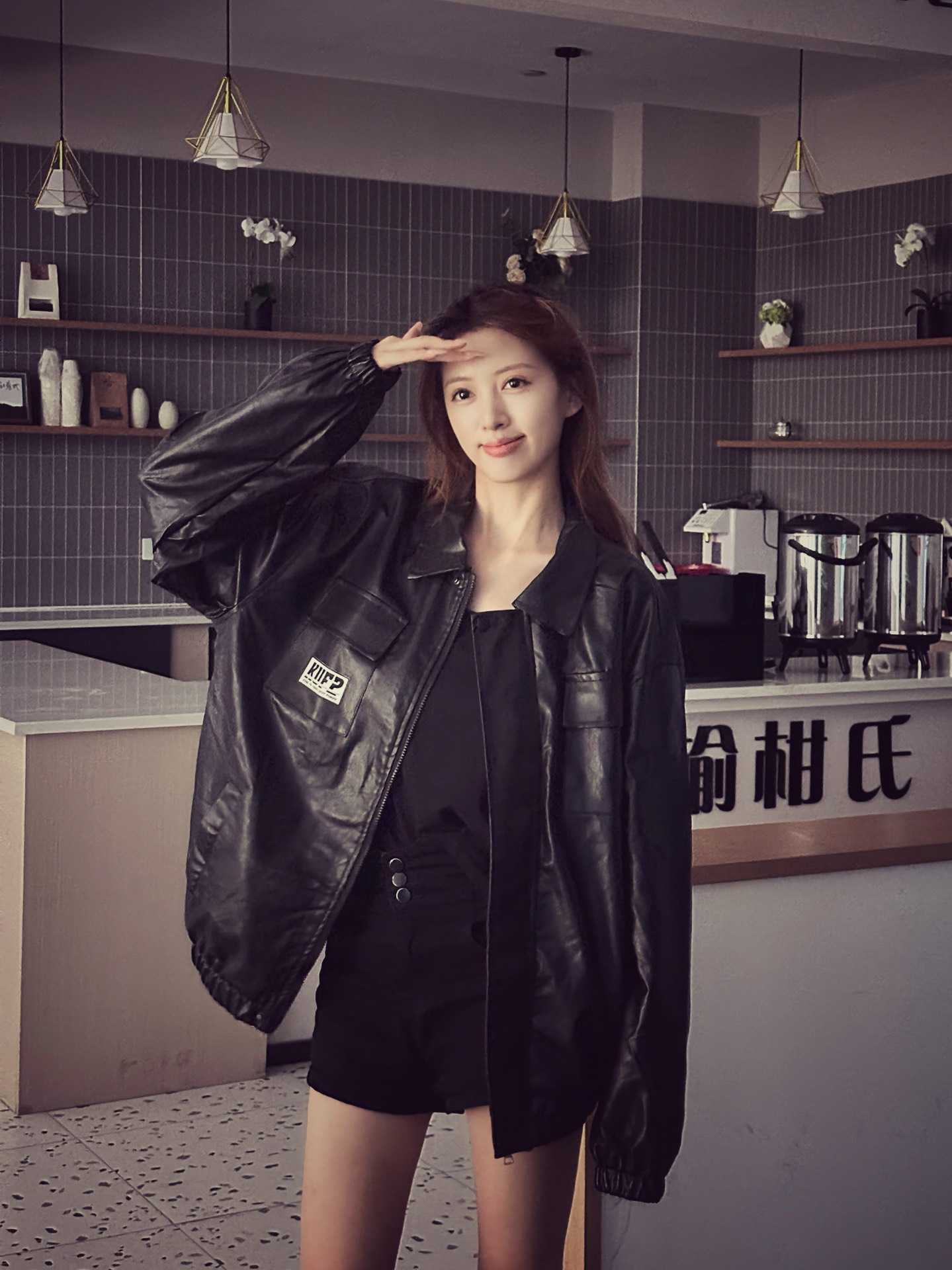 穿黑色皮衣 做帅气女人